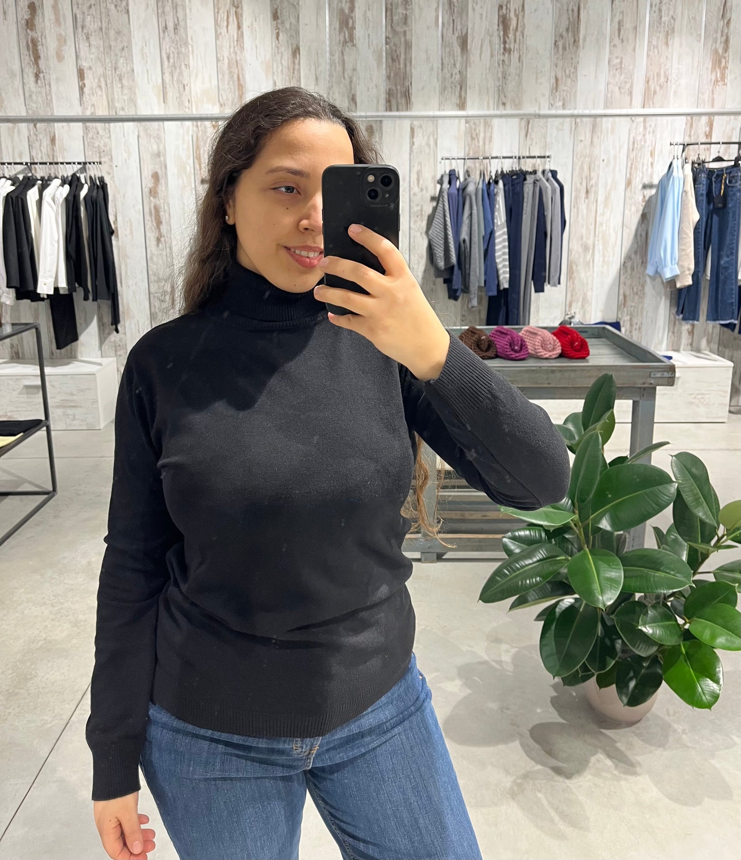 Dolcevita nero basico in viscosa - Altamira Milano