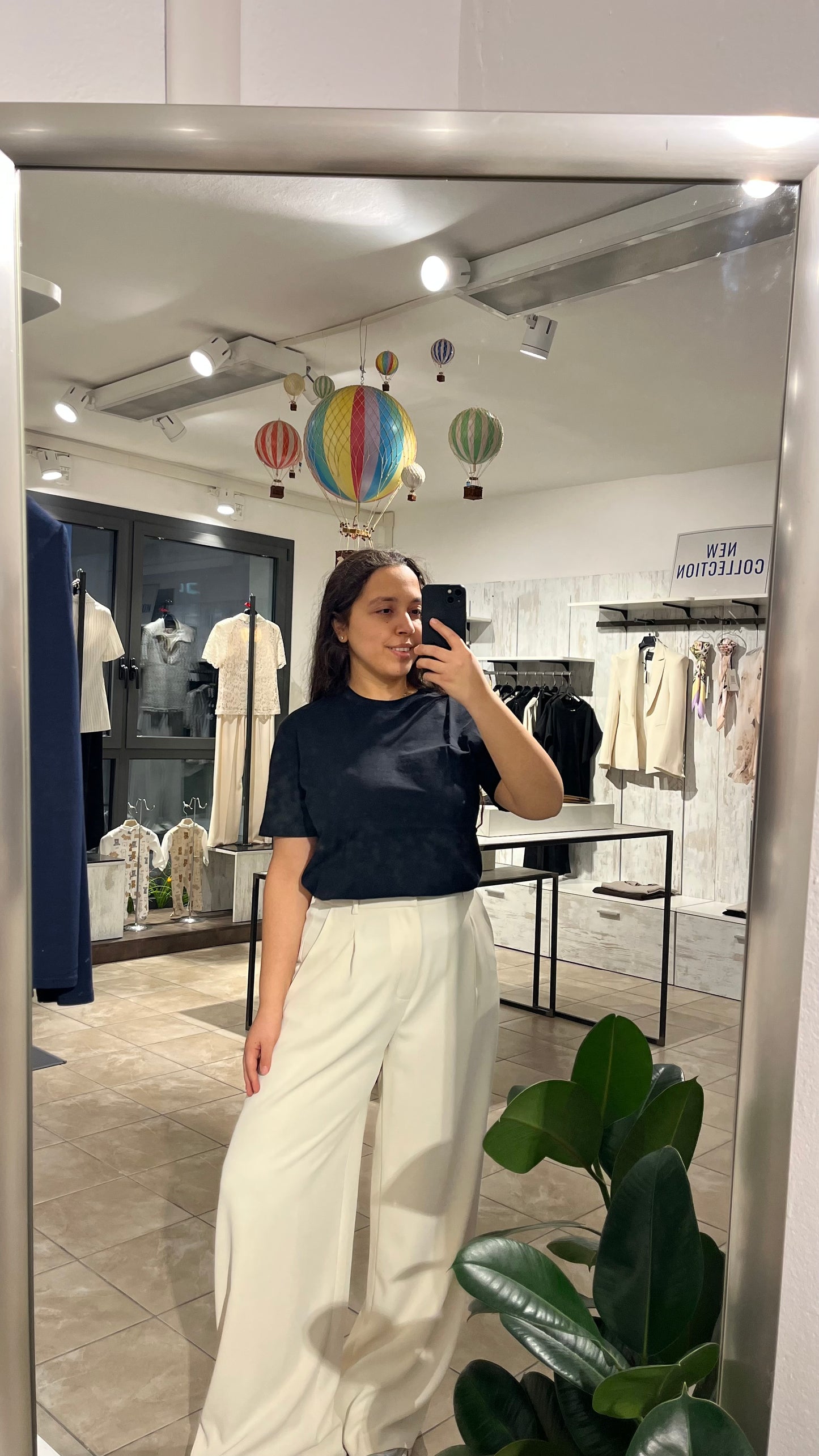 Pantaloni fluidi a palazzo con elastico sul retro e pinces panna - Lumina