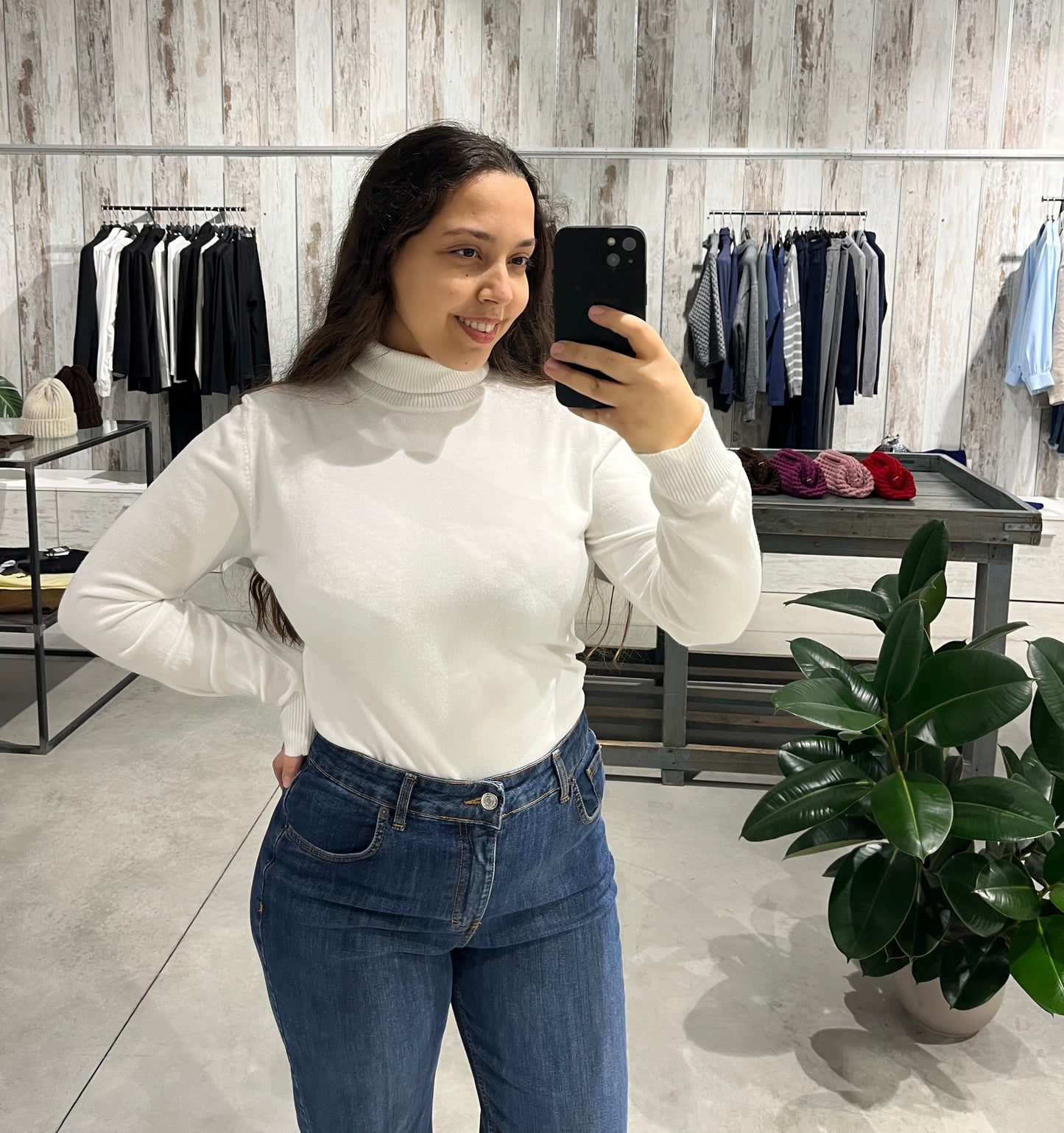 Dolcevita bianco basico in viscosa - Altamira Milano