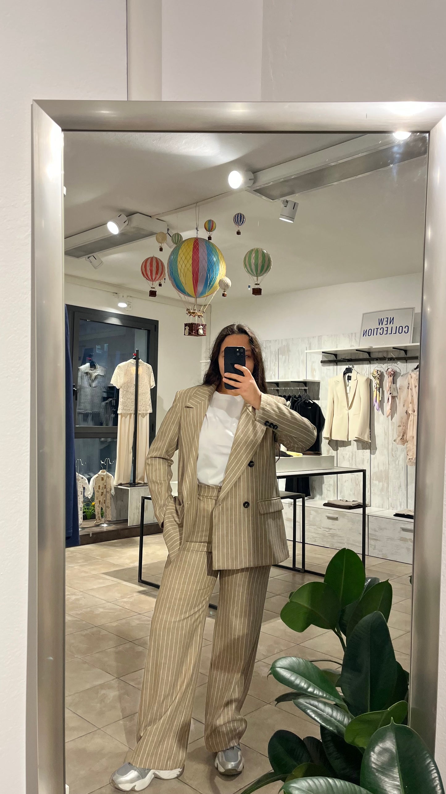 Pantaloni fluidi a palazzo gessati con elastico sul retro beige - Altamira Milano