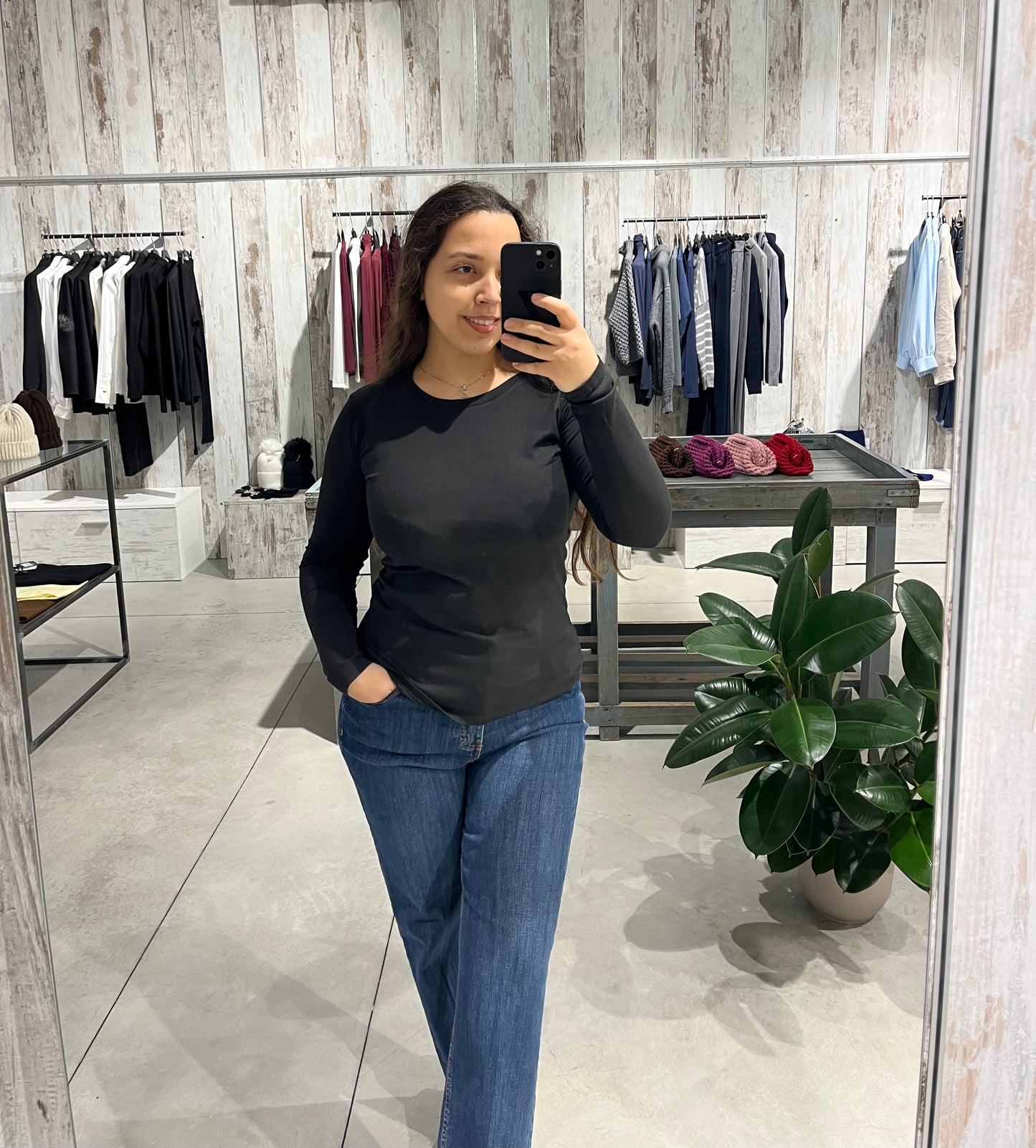 Maglia basica nera in 100% cotone - Altamira Milano