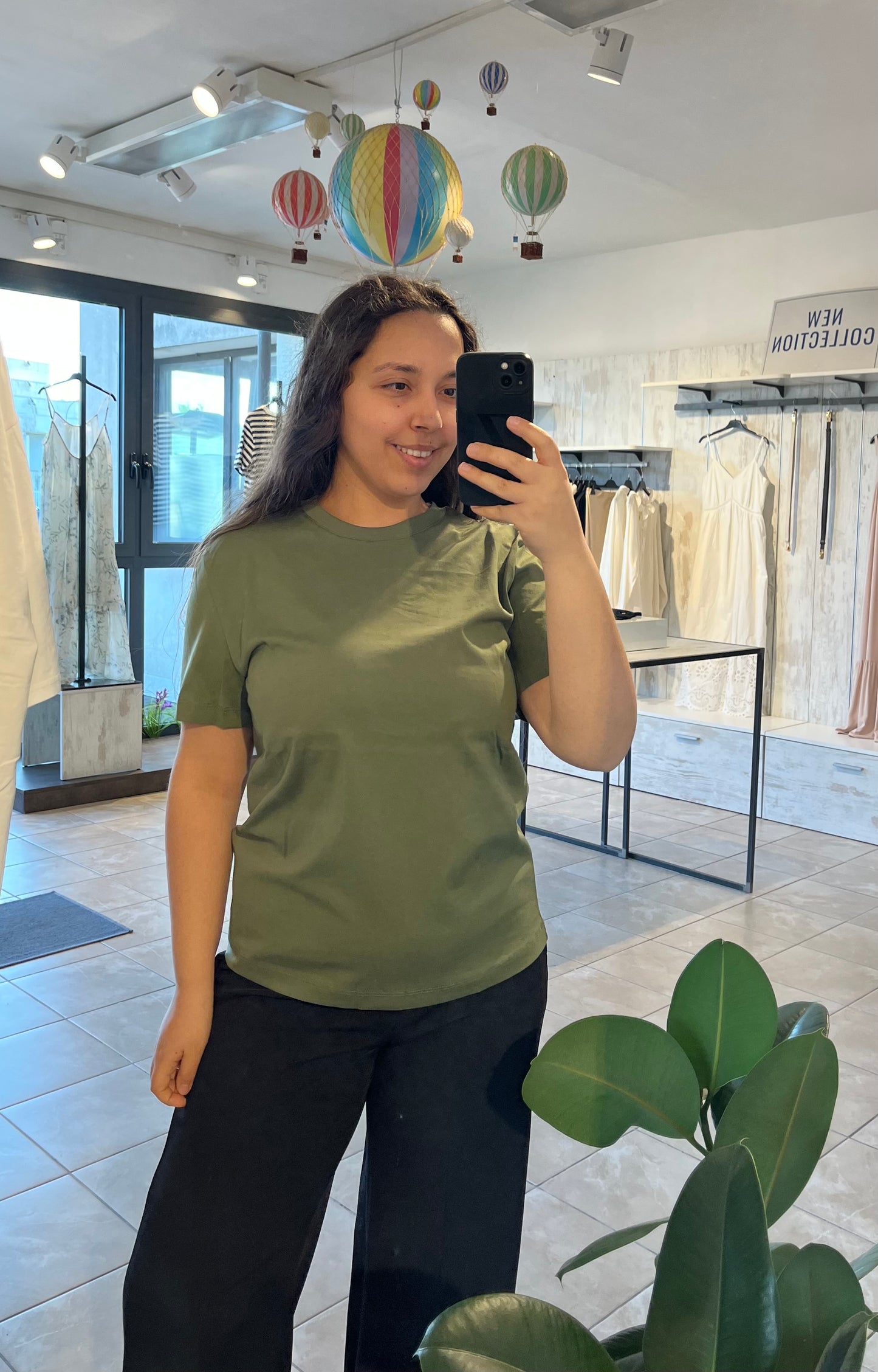 T-shirt basica verde in 100% cotone - Lumina