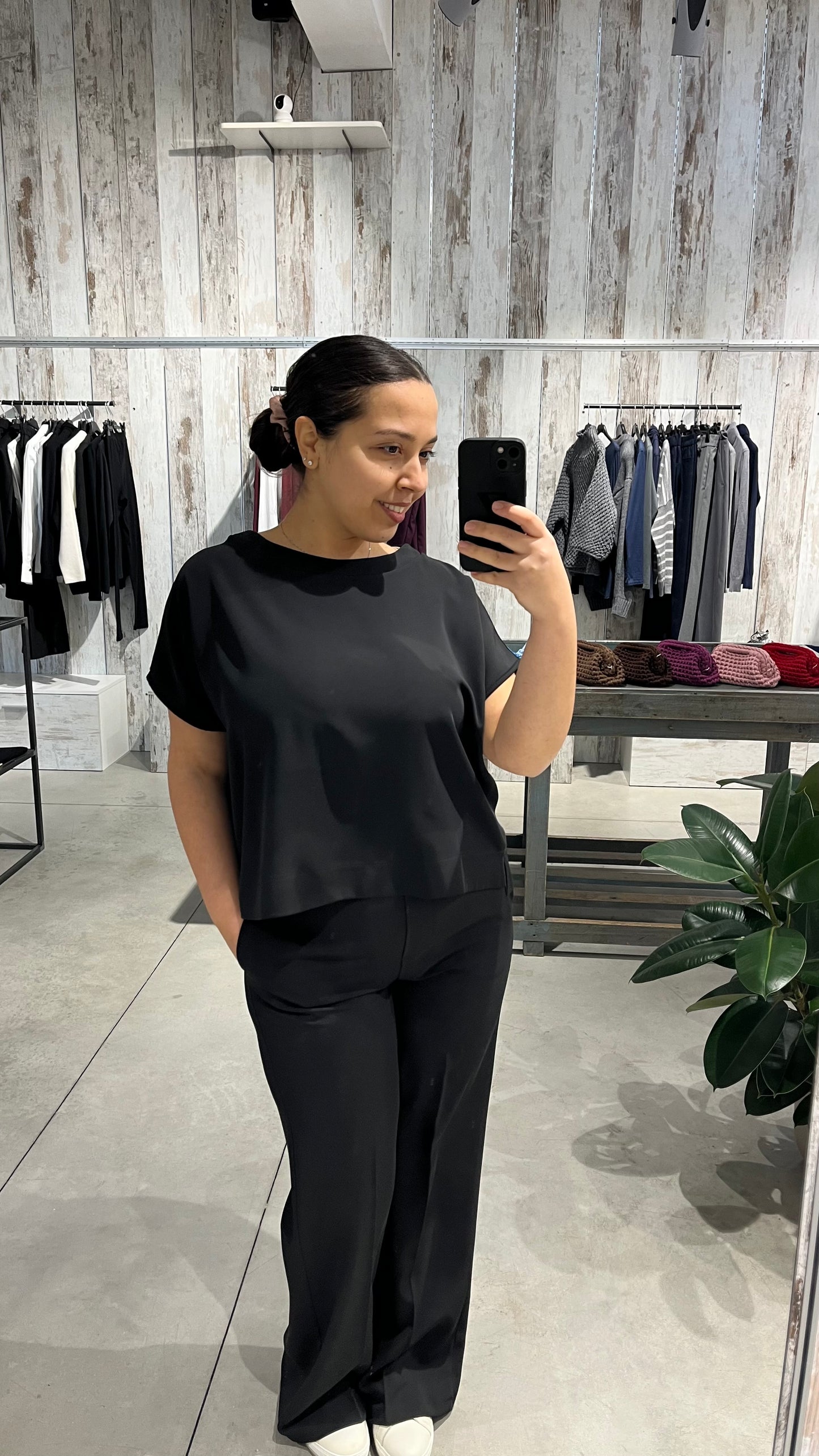 Pantaloni fluidi a palazzo con elastico sul retro nero - Altamira Milano