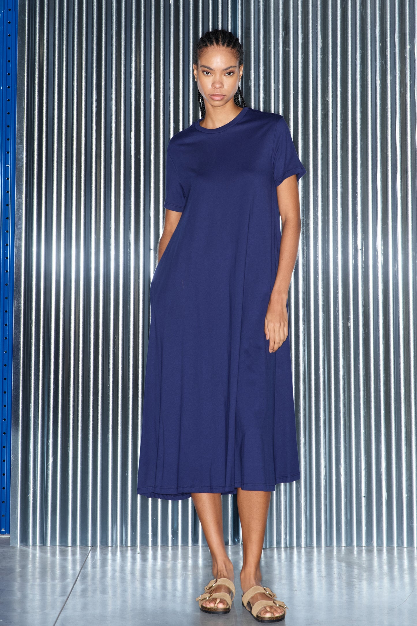 Abito blu lungo in cotone con tasche laterali - Lumina