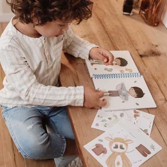 Libro Dress Me Up con Stickers - Little Dutch