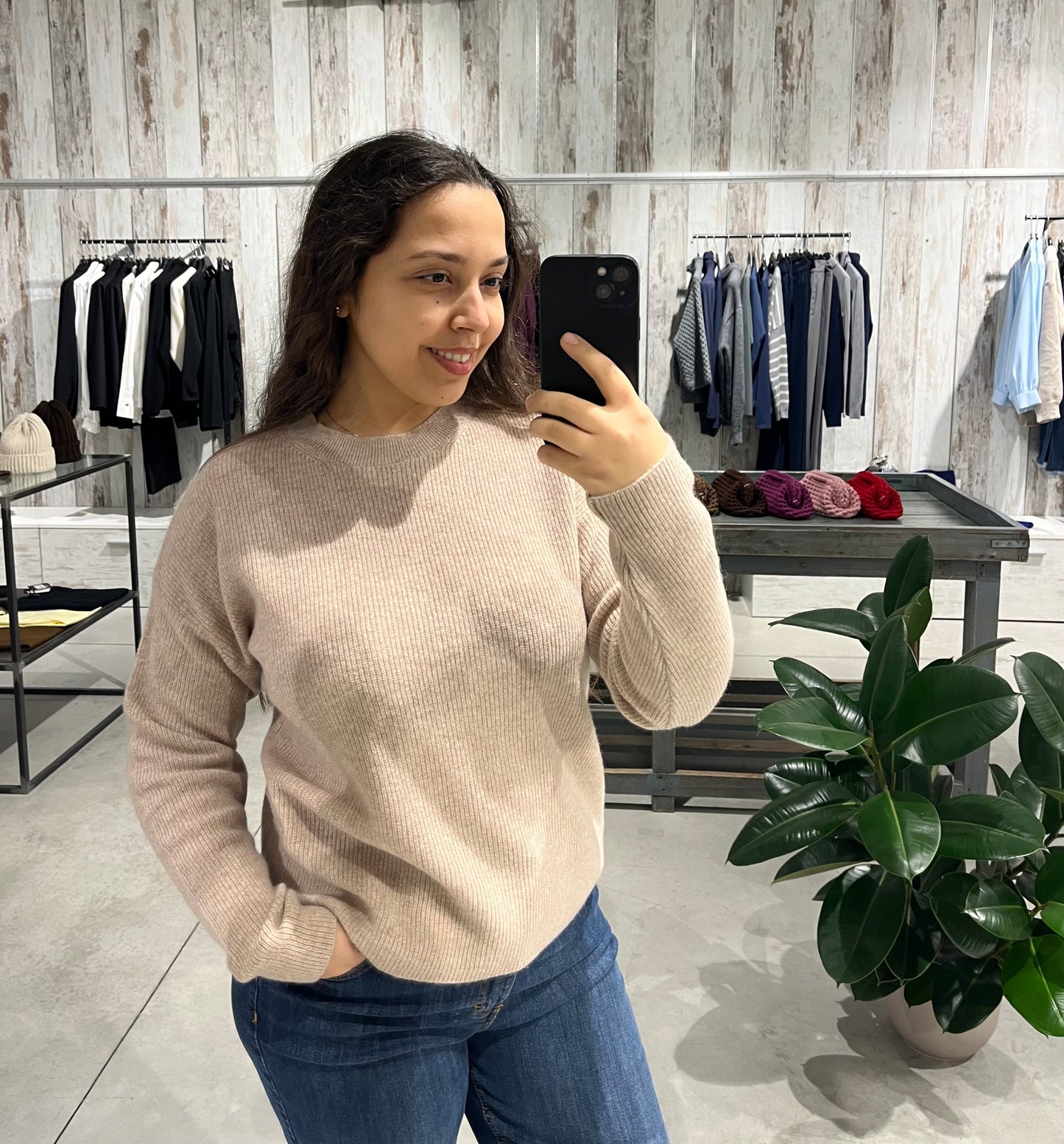 Maglione beige girocollo 100% lana merino extrafina - Altamira Milano