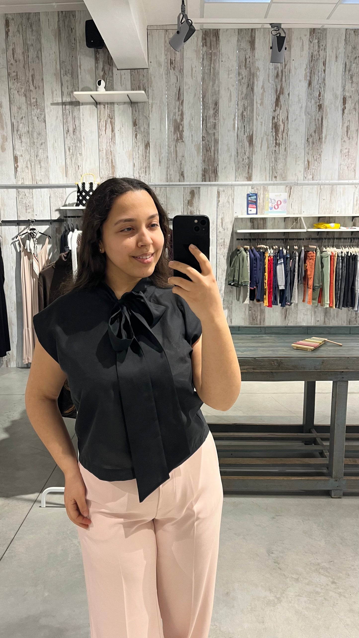 Blusa nera con fiocco in misto lyocell - Lumina