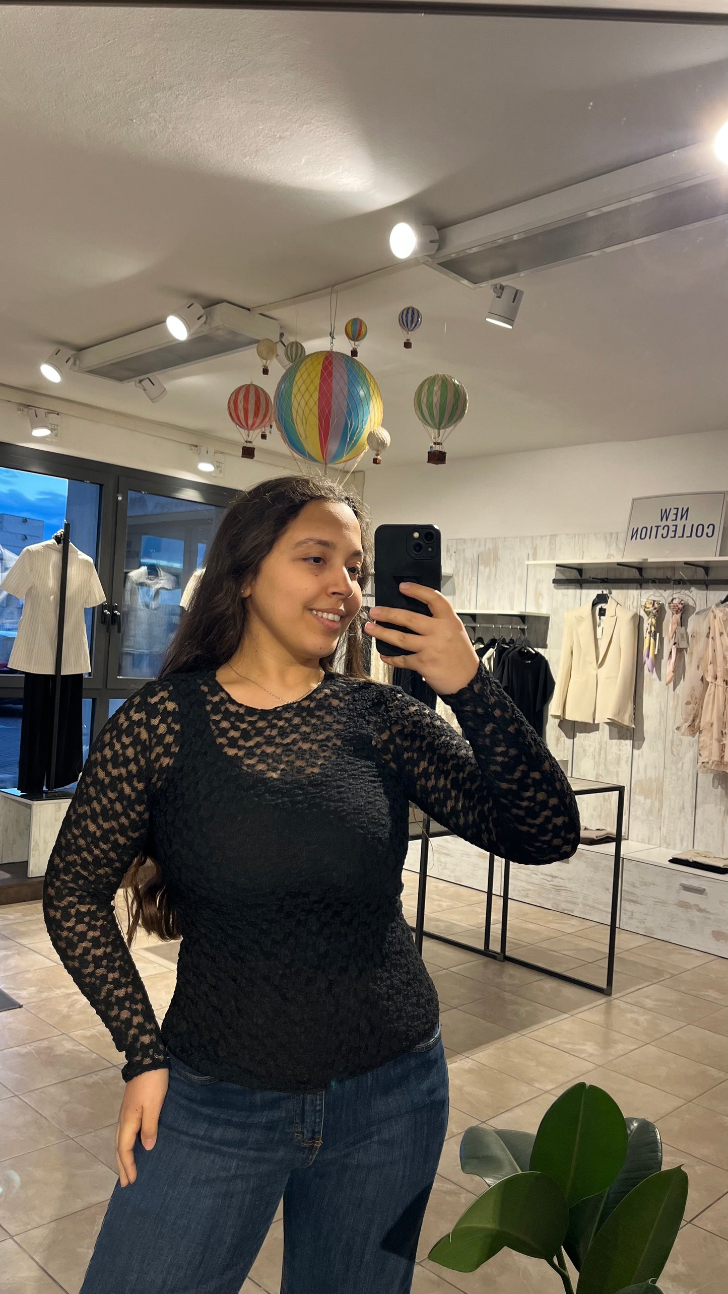 Maglia nera in pizzo floreale - Altamira Milano