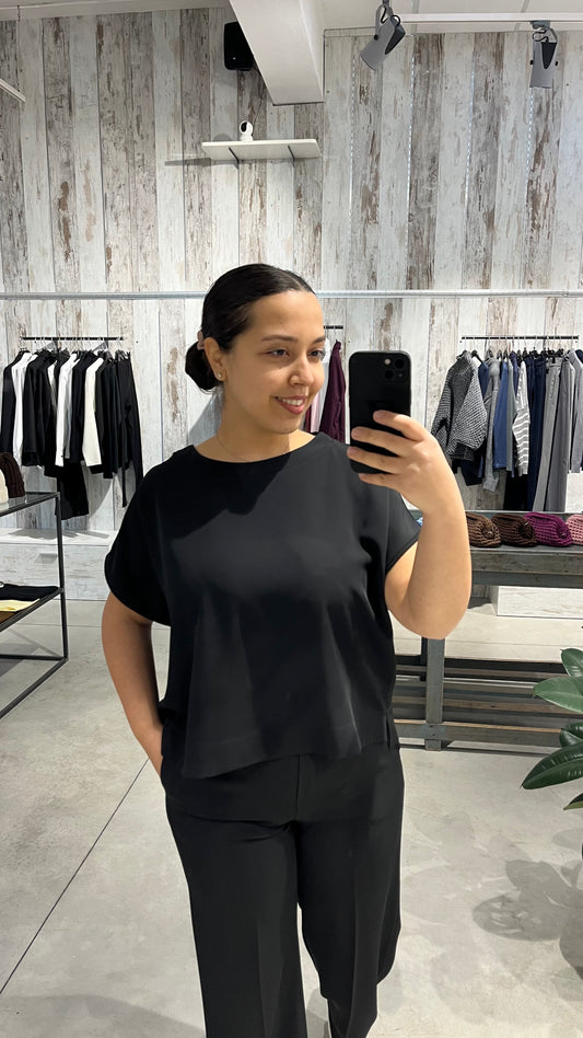 Blusa manica corta a scatoletta nera - Altamira Milano