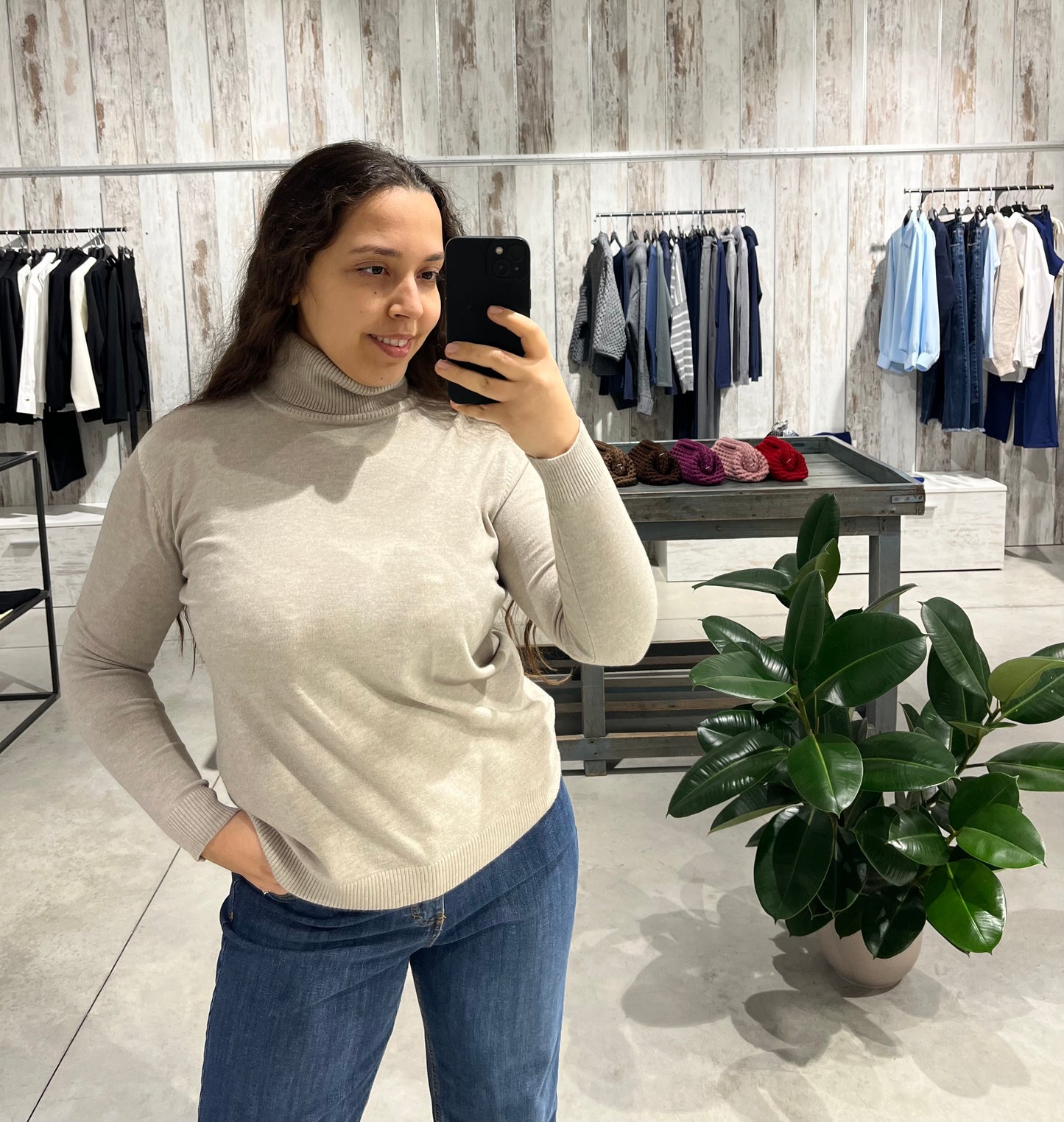 Dolcevita beige basico in viscosa - Altamira Milano