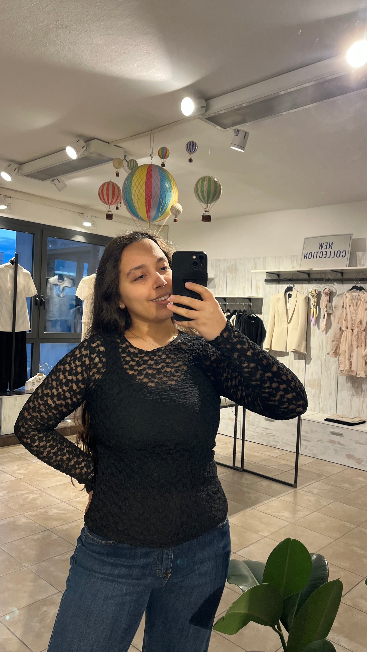 Maglia nera in pizzo floreale - Altamira Milano