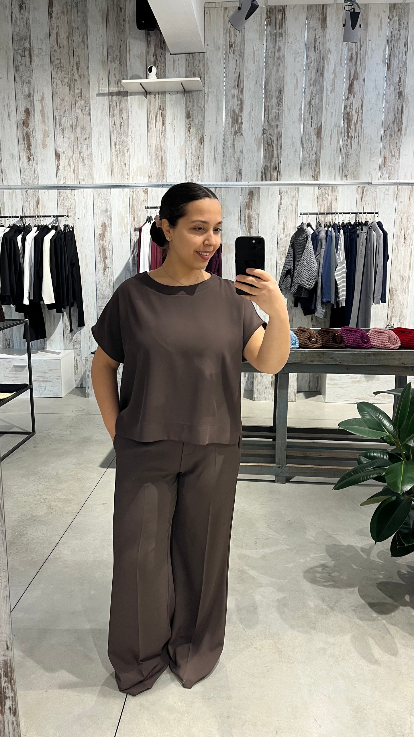 Pantaloni fluidi a palazzo con elastico sul retro marrone - Altamira Milano