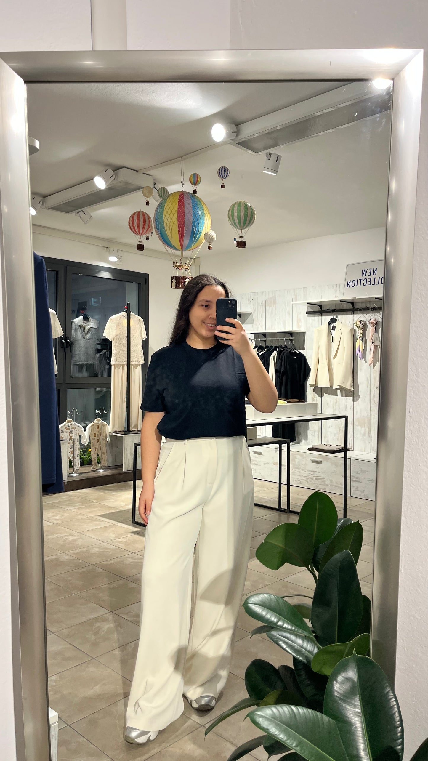 Pantaloni fluidi a palazzo con elastico sul retro e pinces panna - Lumina