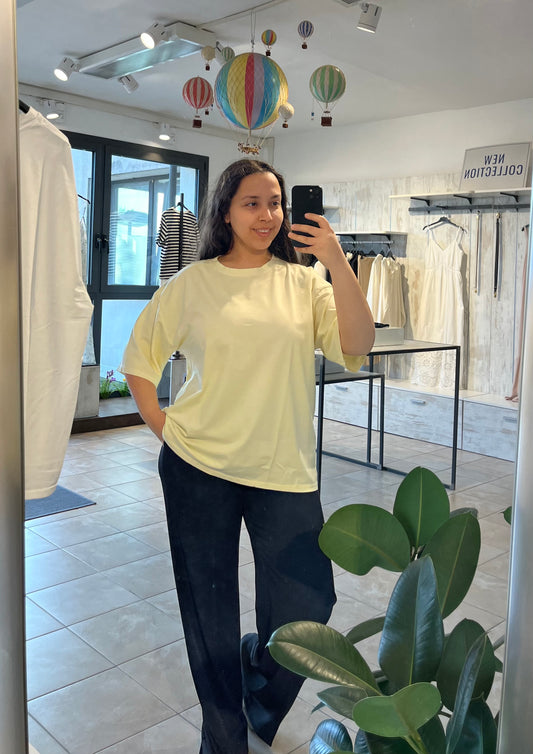 T-shirt curvy basica giallo pastello in cotone - Altamira Milano
