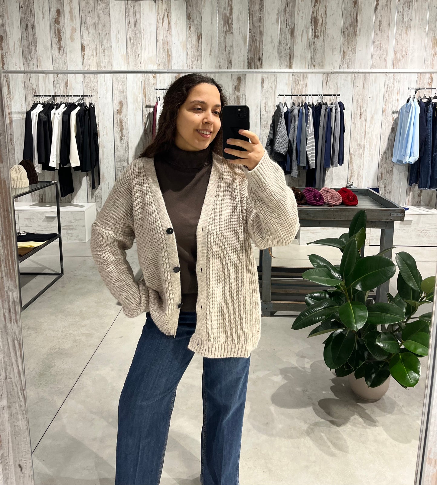 Cardigan sabbia quattro bottoni con foulard - Lumina