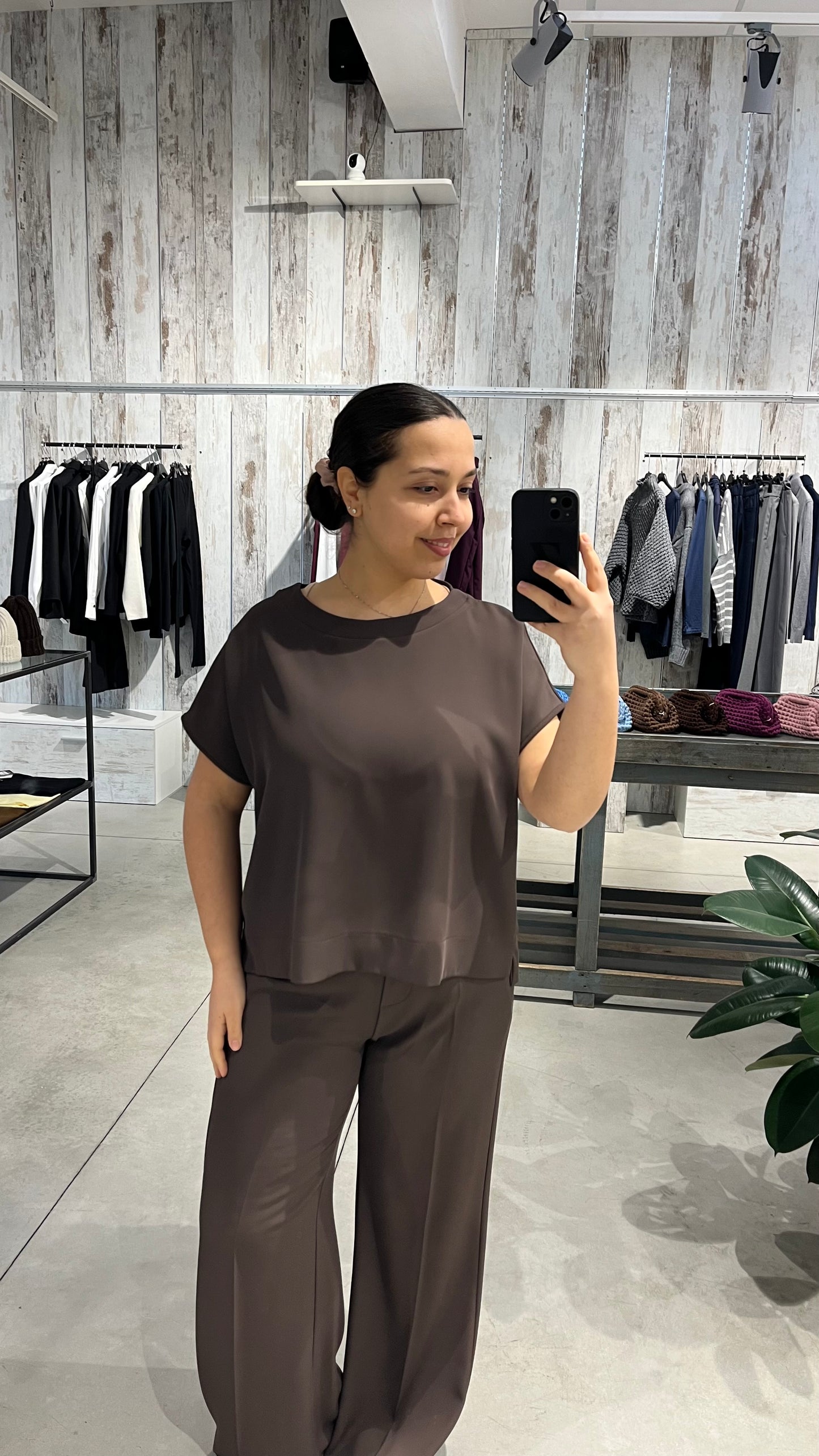 Pantaloni fluidi a palazzo con elastico sul retro marrone - Altamira Milano