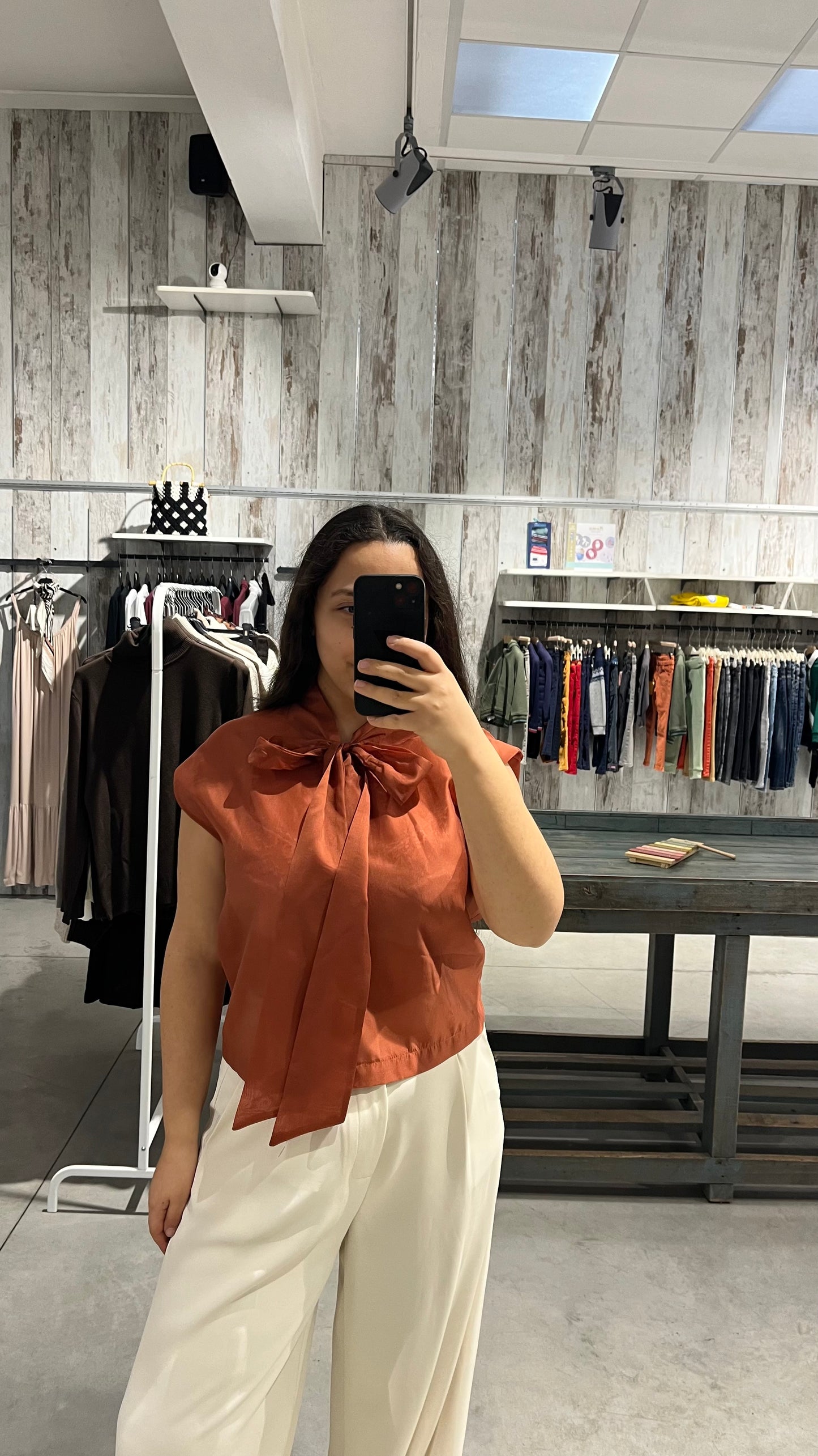 Blusa arancione con fiocco in misto lyocell - Lumina