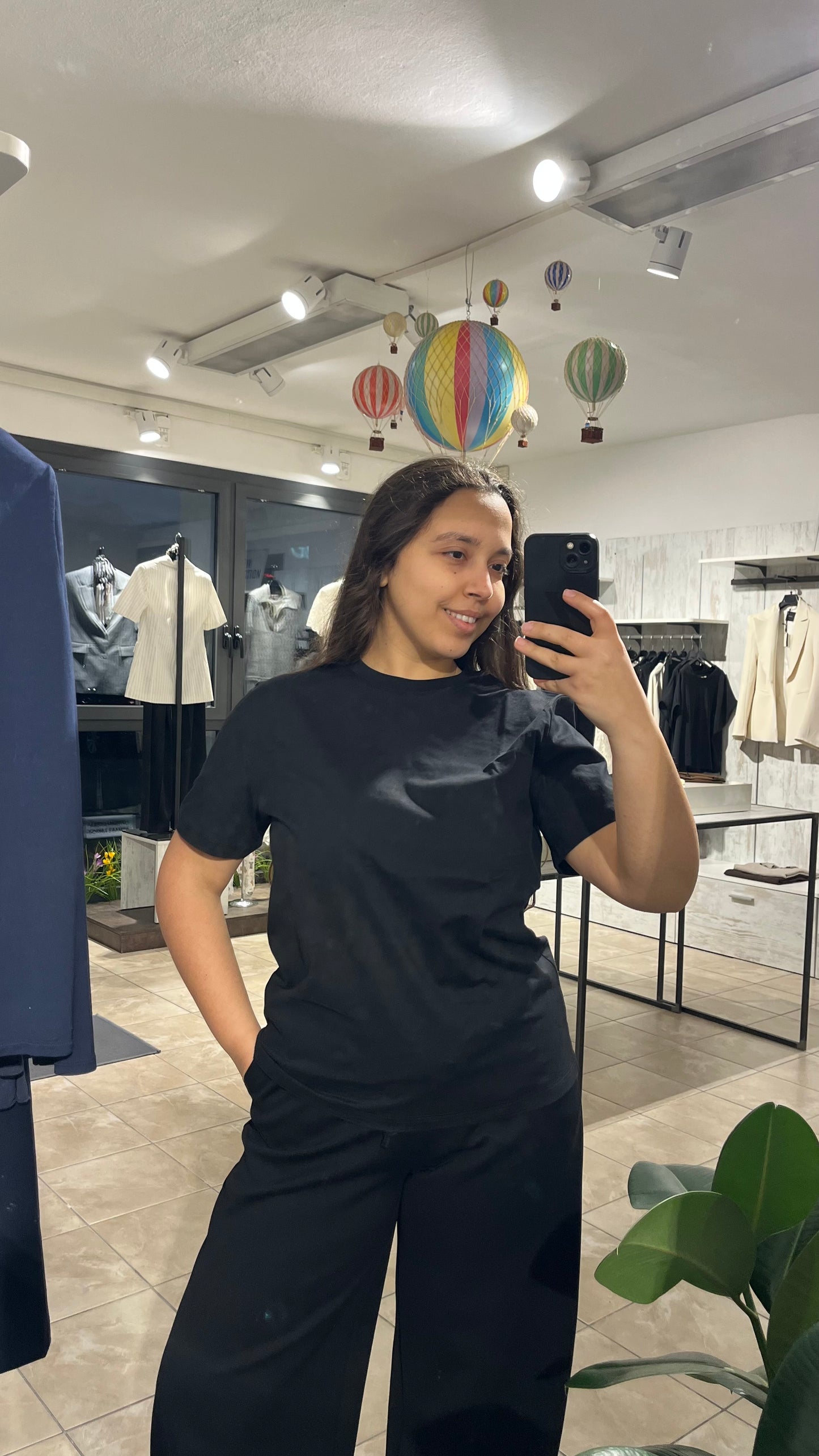 T-shirt basica nera in 100% cotone - Lumina