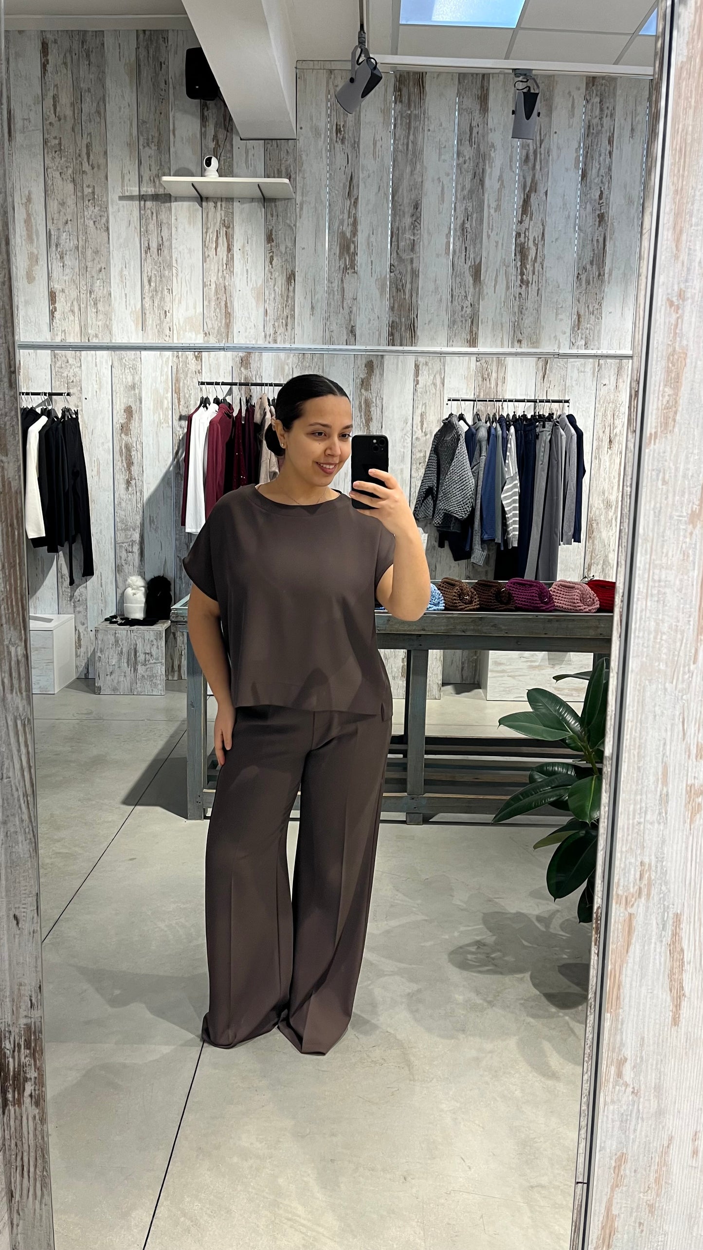 Pantaloni fluidi a palazzo con elastico sul retro marrone - Altamira Milano