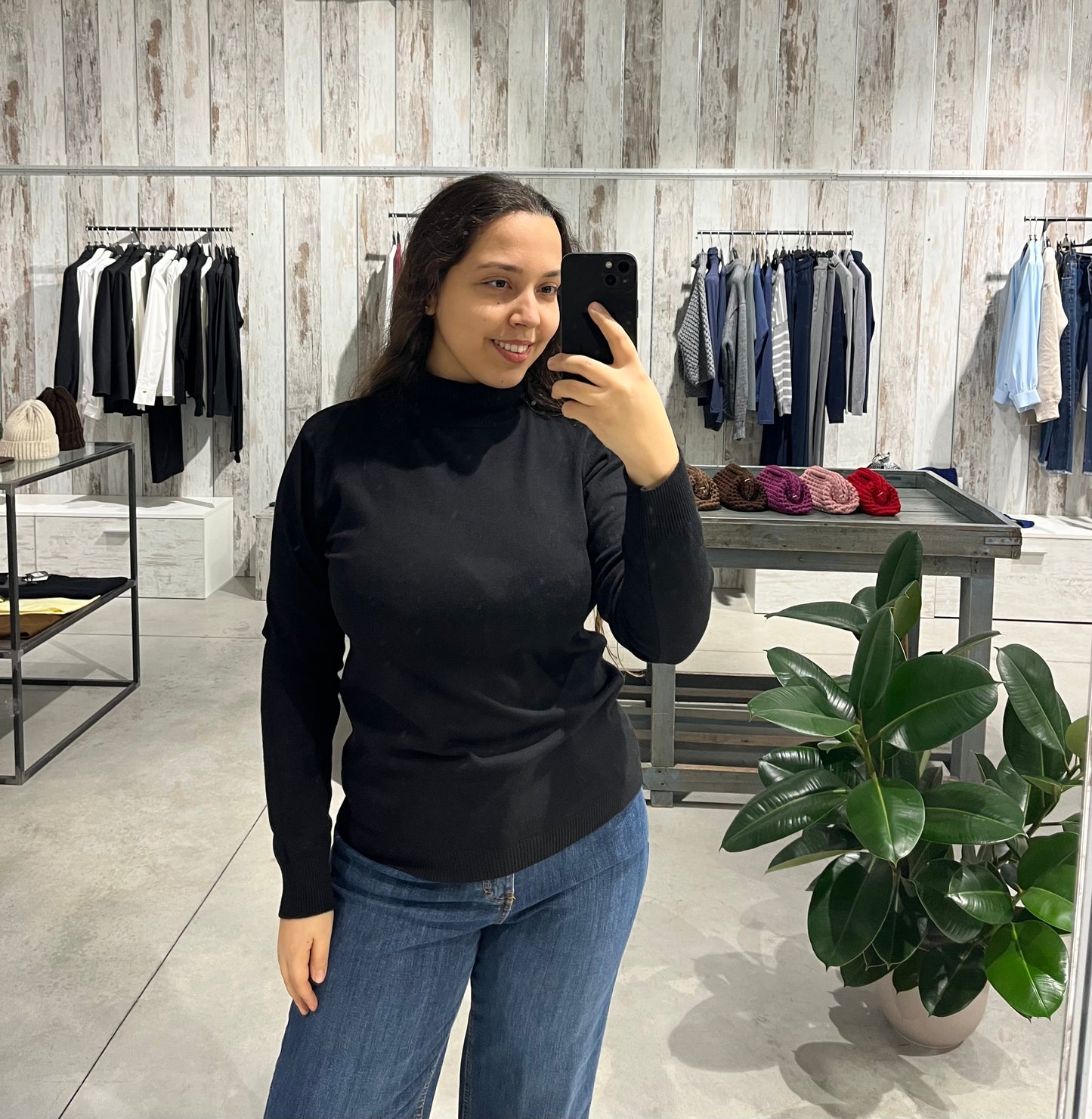 Dolcevita nero basico in viscosa - Altamira Milano