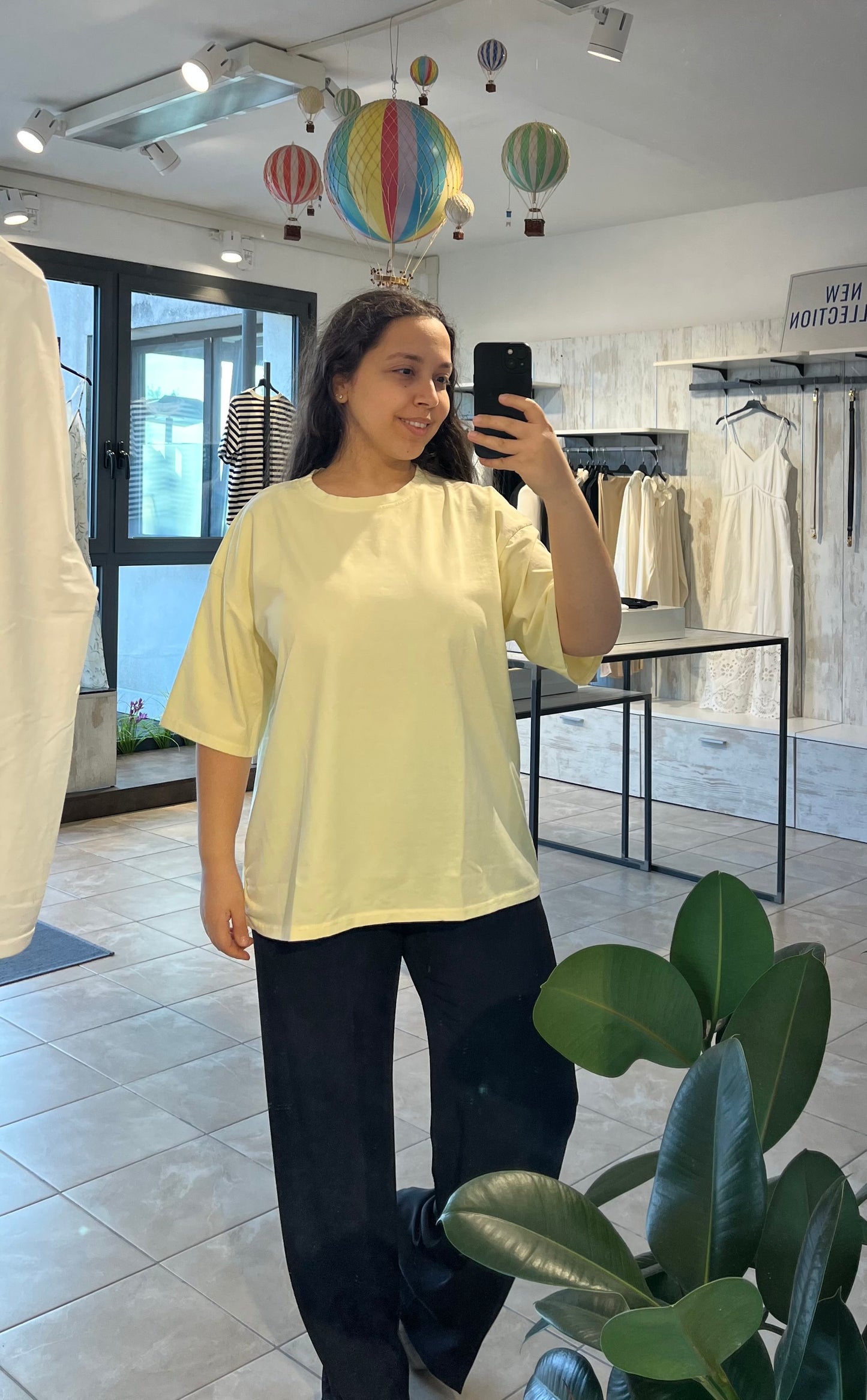 T-shirt curvy basica giallo pastello in cotone - Altamira Milano