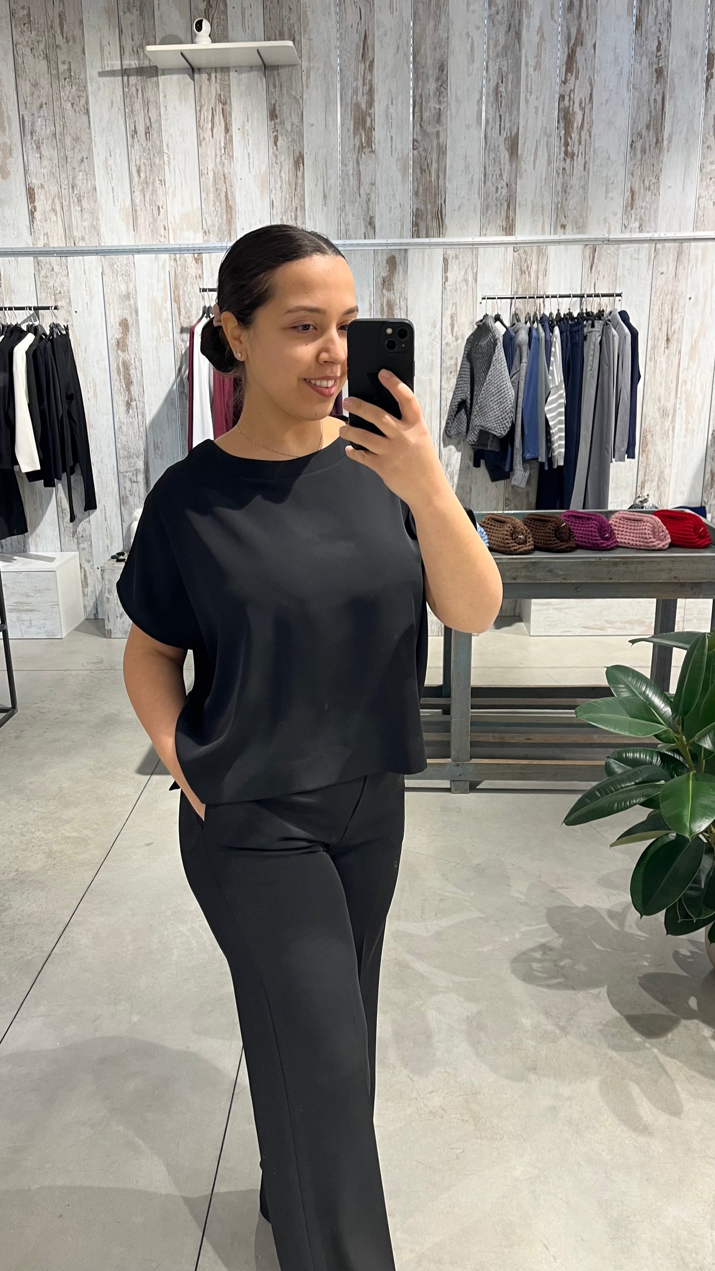 Pantaloni fluidi a palazzo con elastico sul retro nero - Altamira Milano