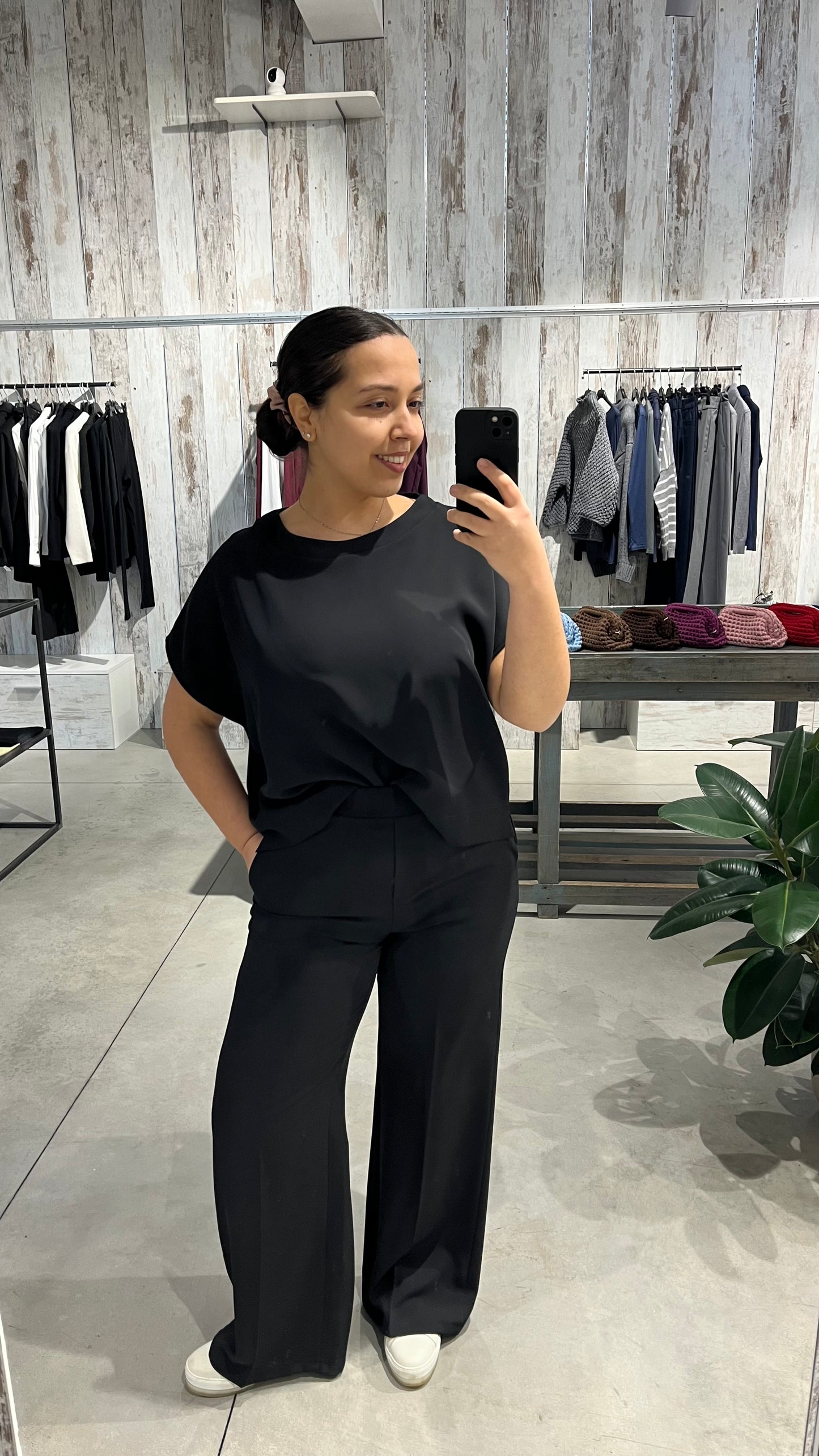 Blusa manica corta a scatoletta nera - Altamira Milano