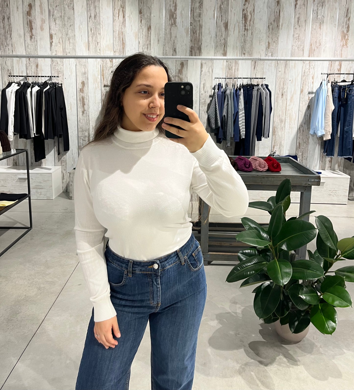 Dolcevita bianco basico in viscosa - Altamira Milano