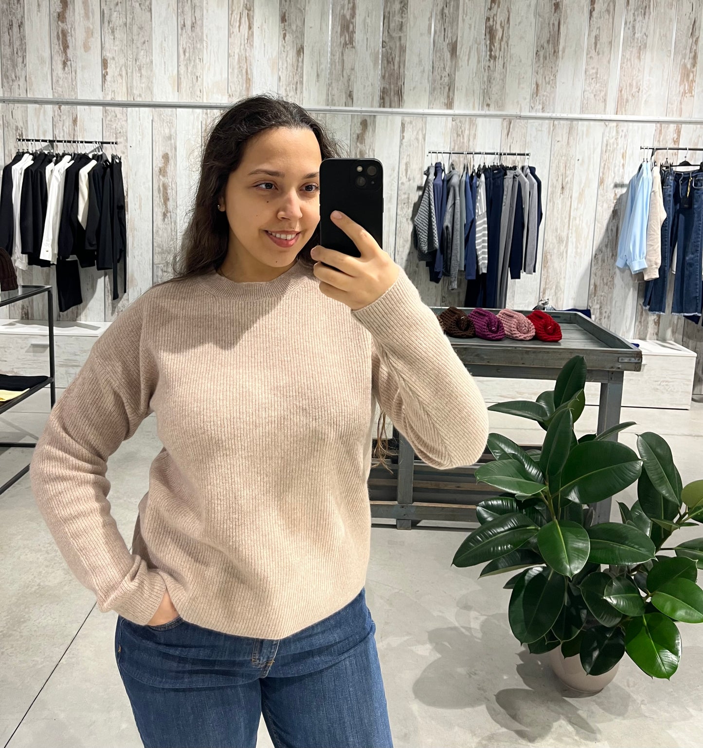 Maglione beige girocollo 100% lana merino extrafina - Altamira Milano
