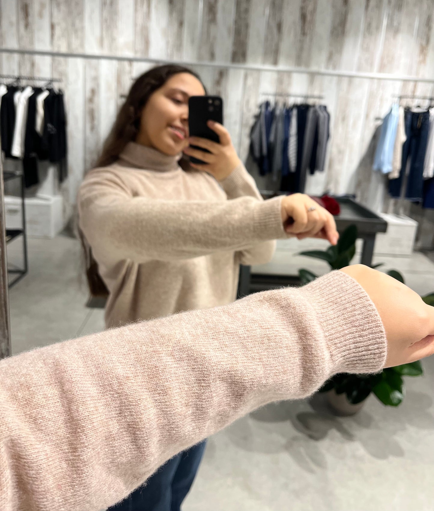 Maglione beige dolcevita 100% lana merino extrafina - Altamira Milano