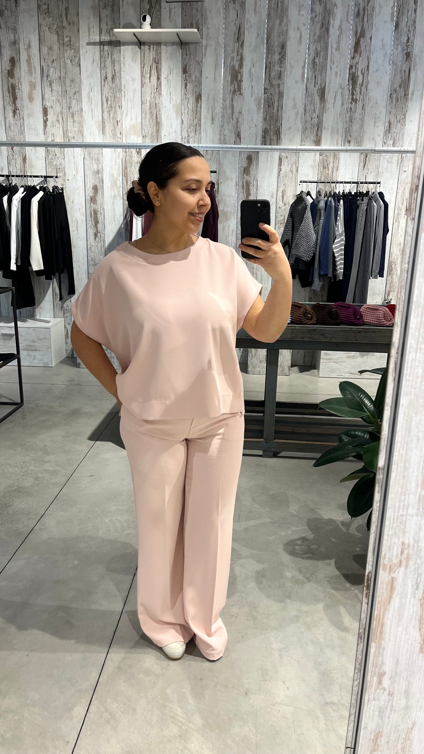 Pantaloni fluidi a palazzo con elastico sul retro rosa - Altamira Milano