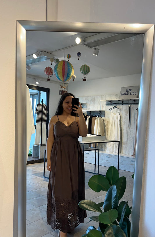 Vestito marrone lungo in 100% cotone con fondo in pizzo sangallo  - Altamira Milano
