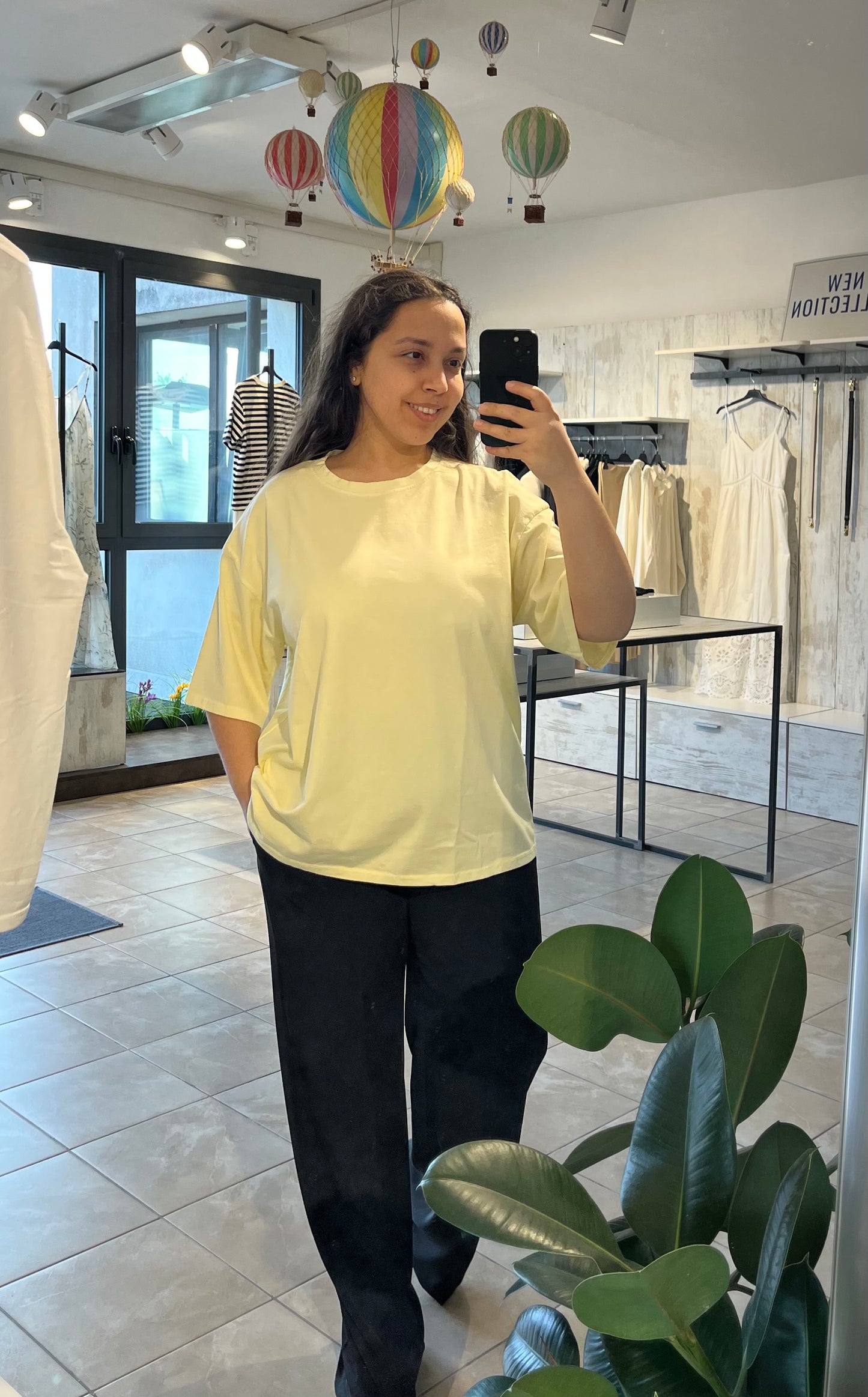 T-shirt curvy basica giallo pastello in cotone - Altamira Milano