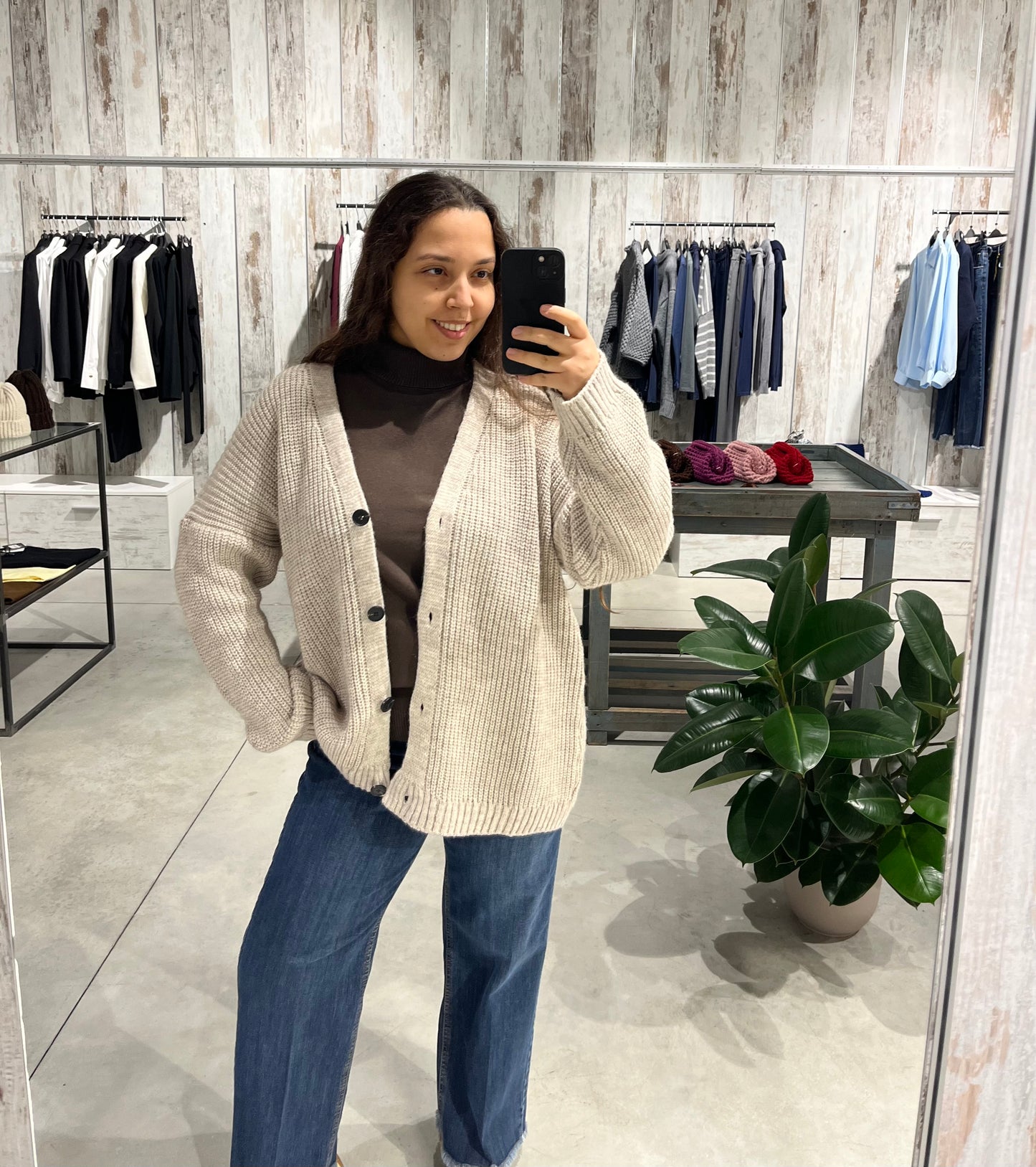 Cardigan sabbia quattro bottoni con foulard - Lumina