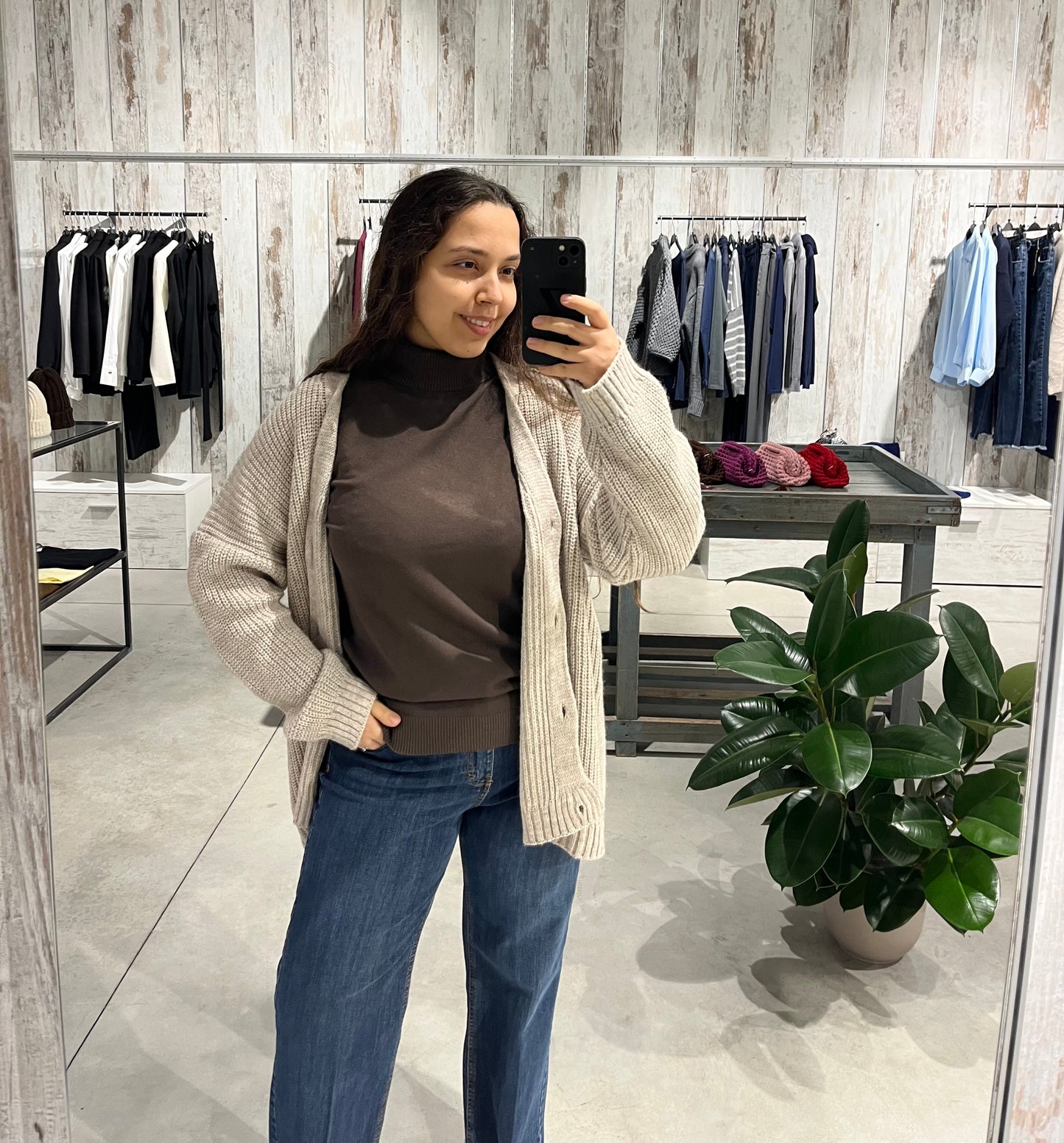 Cardigan sabbia quattro bottoni con foulard - Lumina