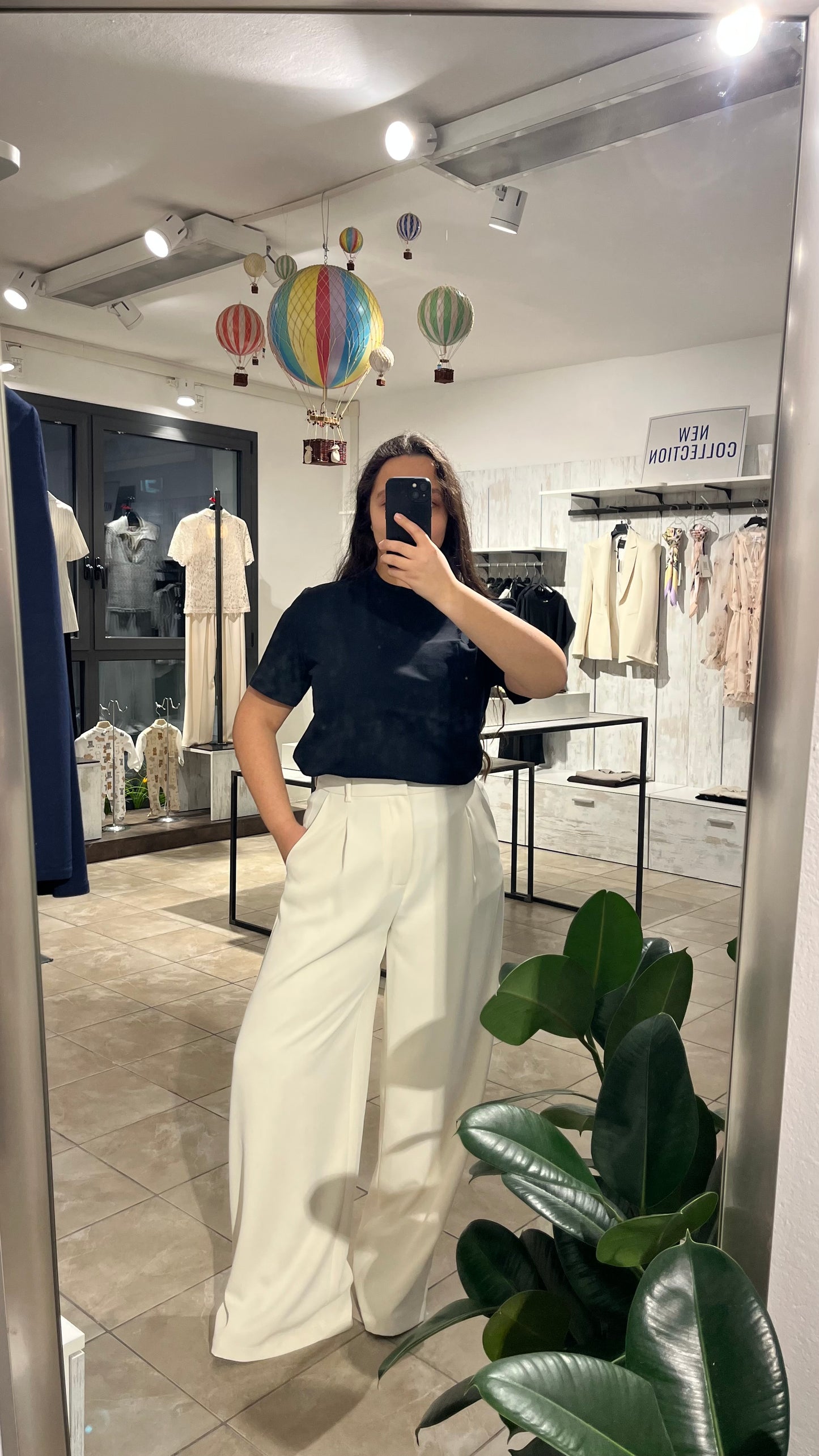 Pantaloni fluidi a palazzo con elastico sul retro e pinces panna - Lumina