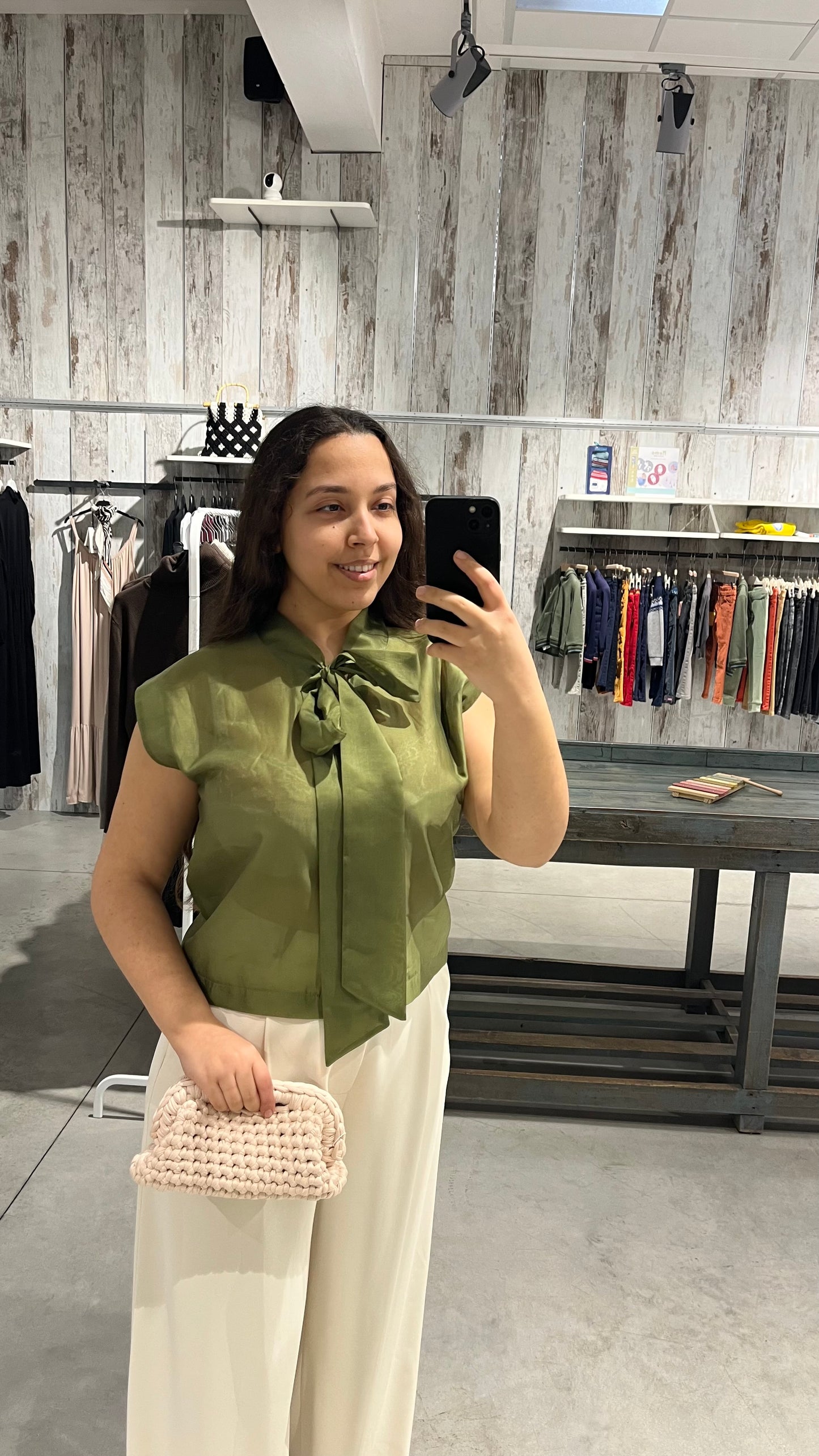 Blusa verde con fiocco in misto lyocell - Lumina