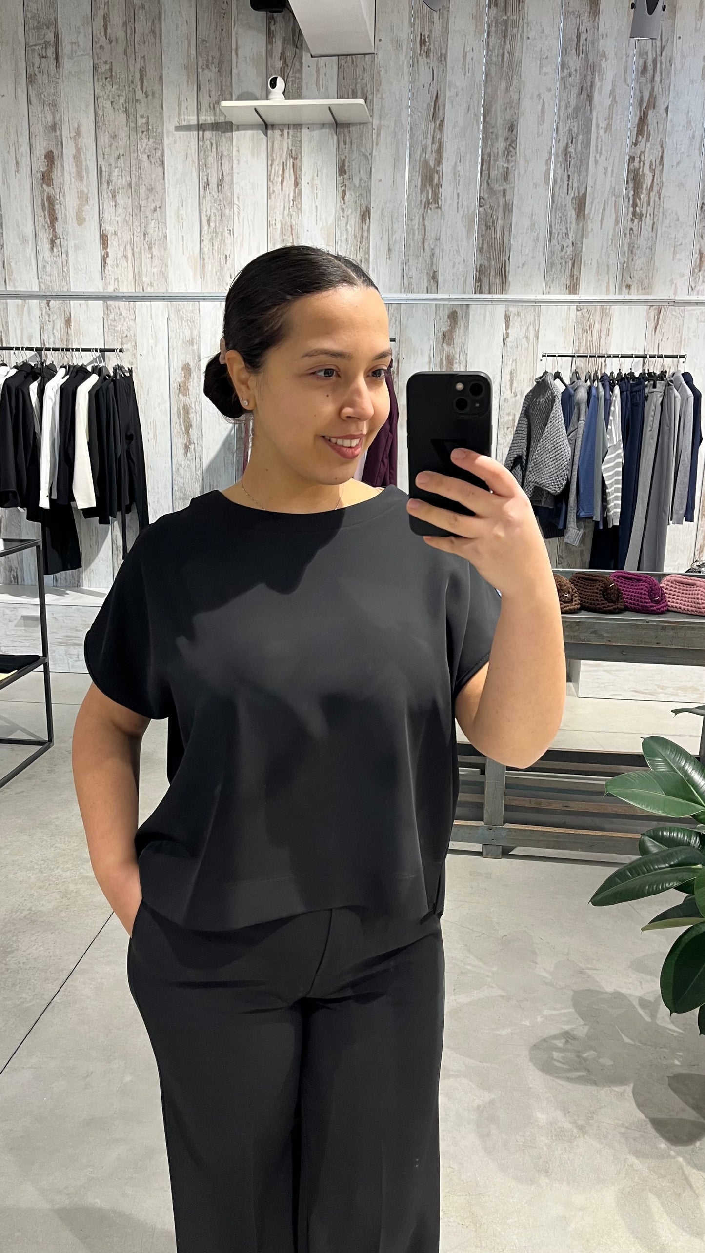 Blusa manica corta a scatoletta nera - Altamira Milano