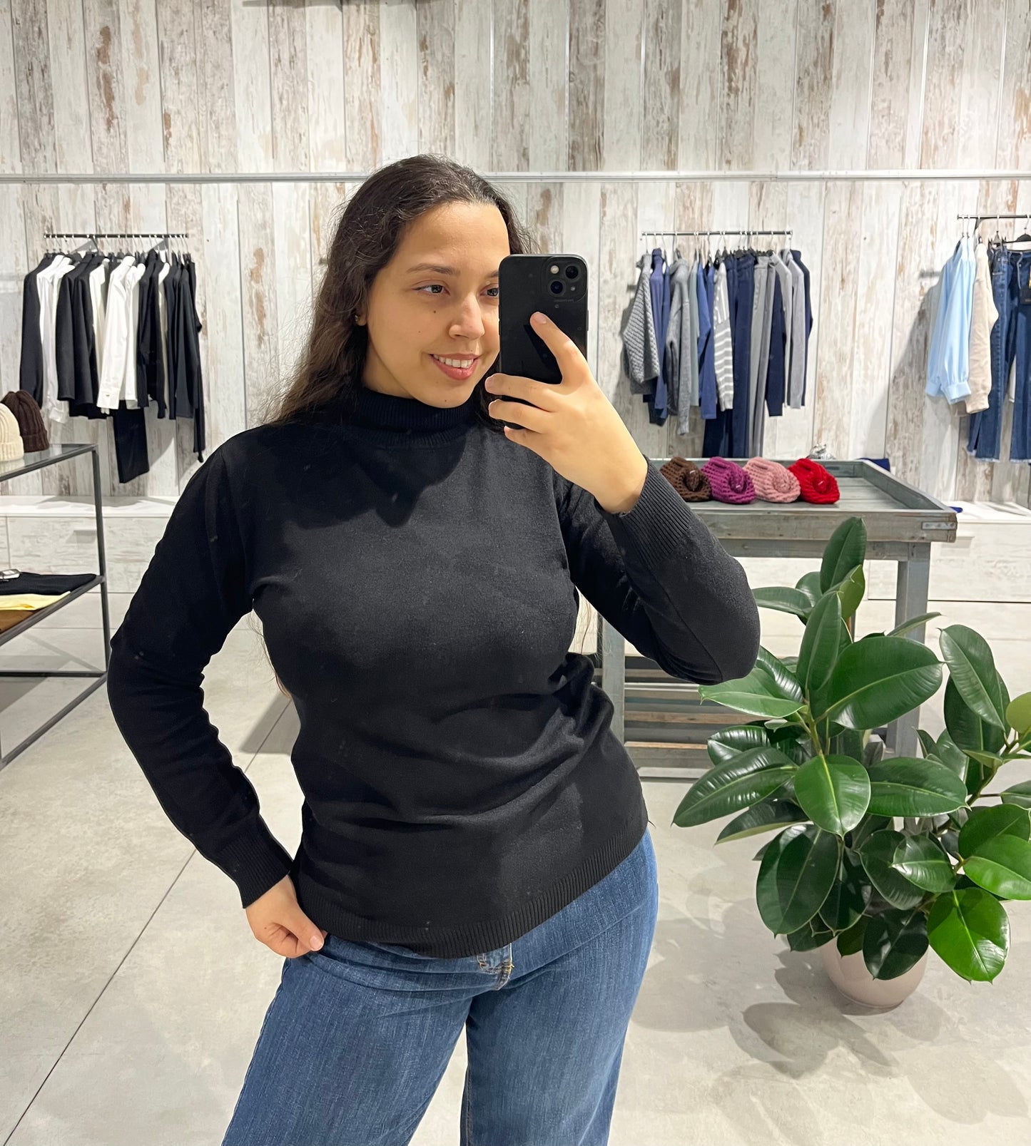 Dolcevita nero basico in viscosa - Altamira Milano