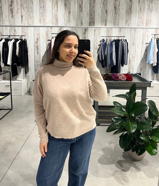 Maglione beige dolcevita 100% lana merino extrafina - Altamira Milano