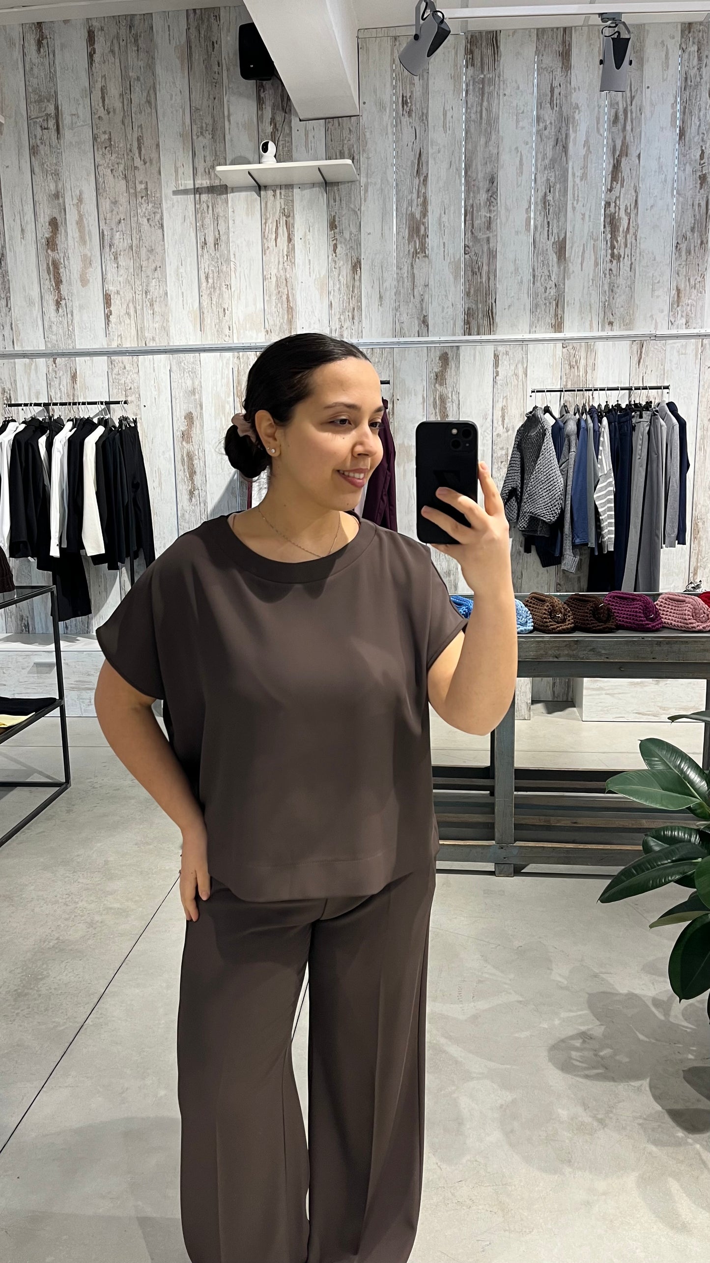 Pantaloni fluidi a palazzo con elastico sul retro marrone - Altamira Milano