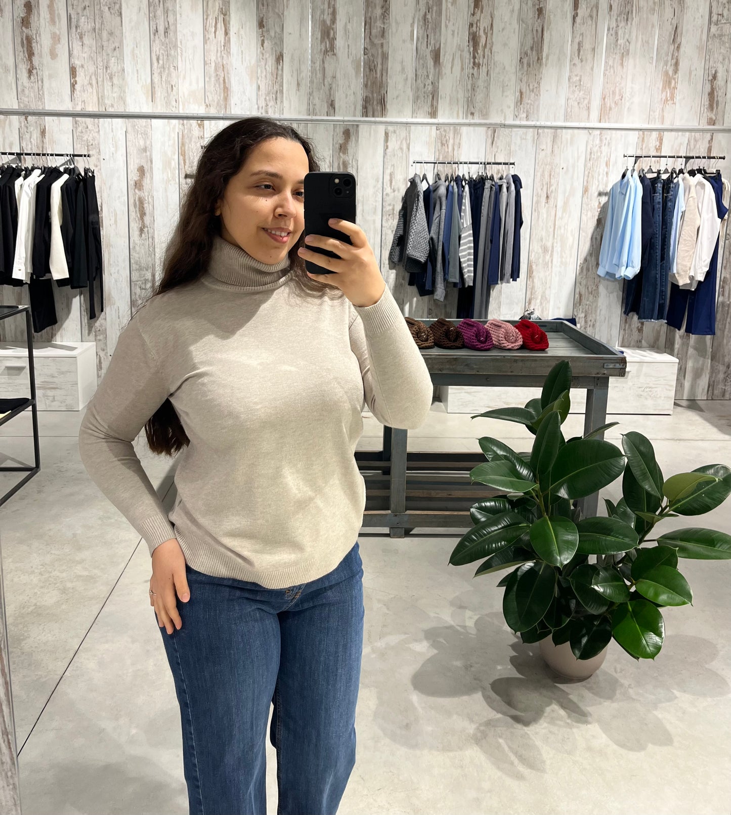 Dolcevita beige basico in viscosa - Altamira Milano