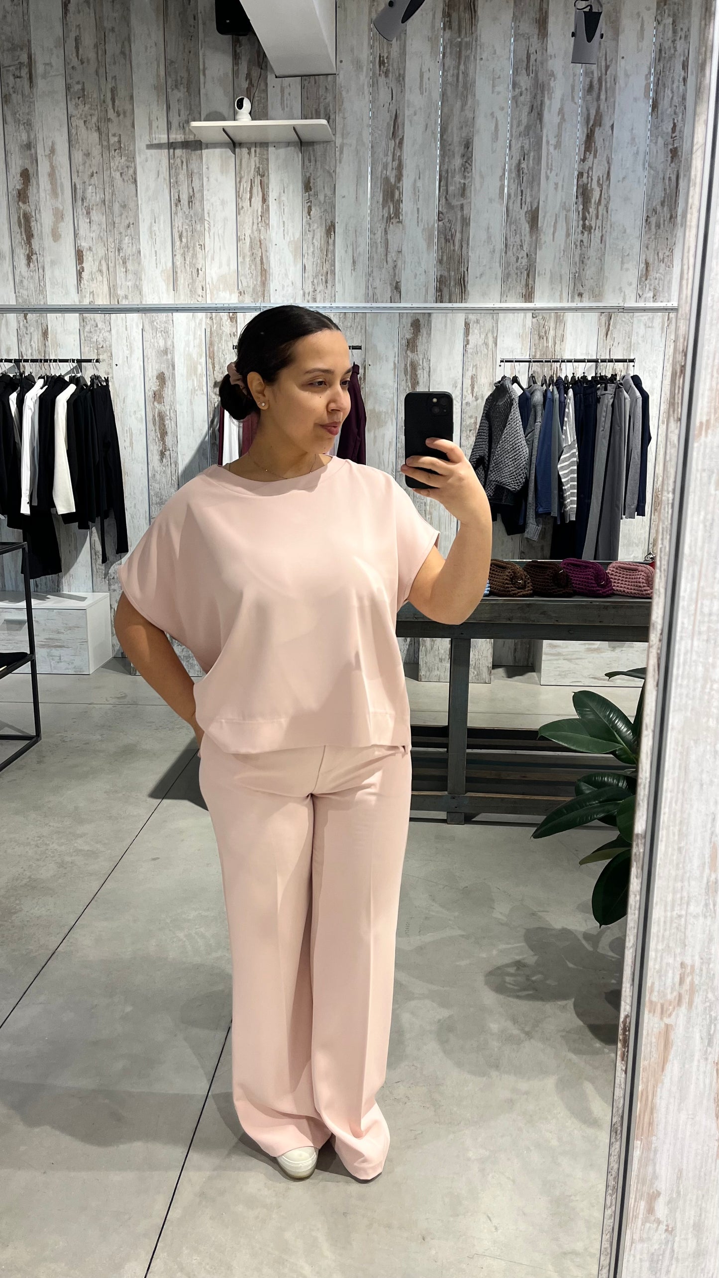 Pantaloni fluidi a palazzo con elastico sul retro rosa - Altamira Milano
