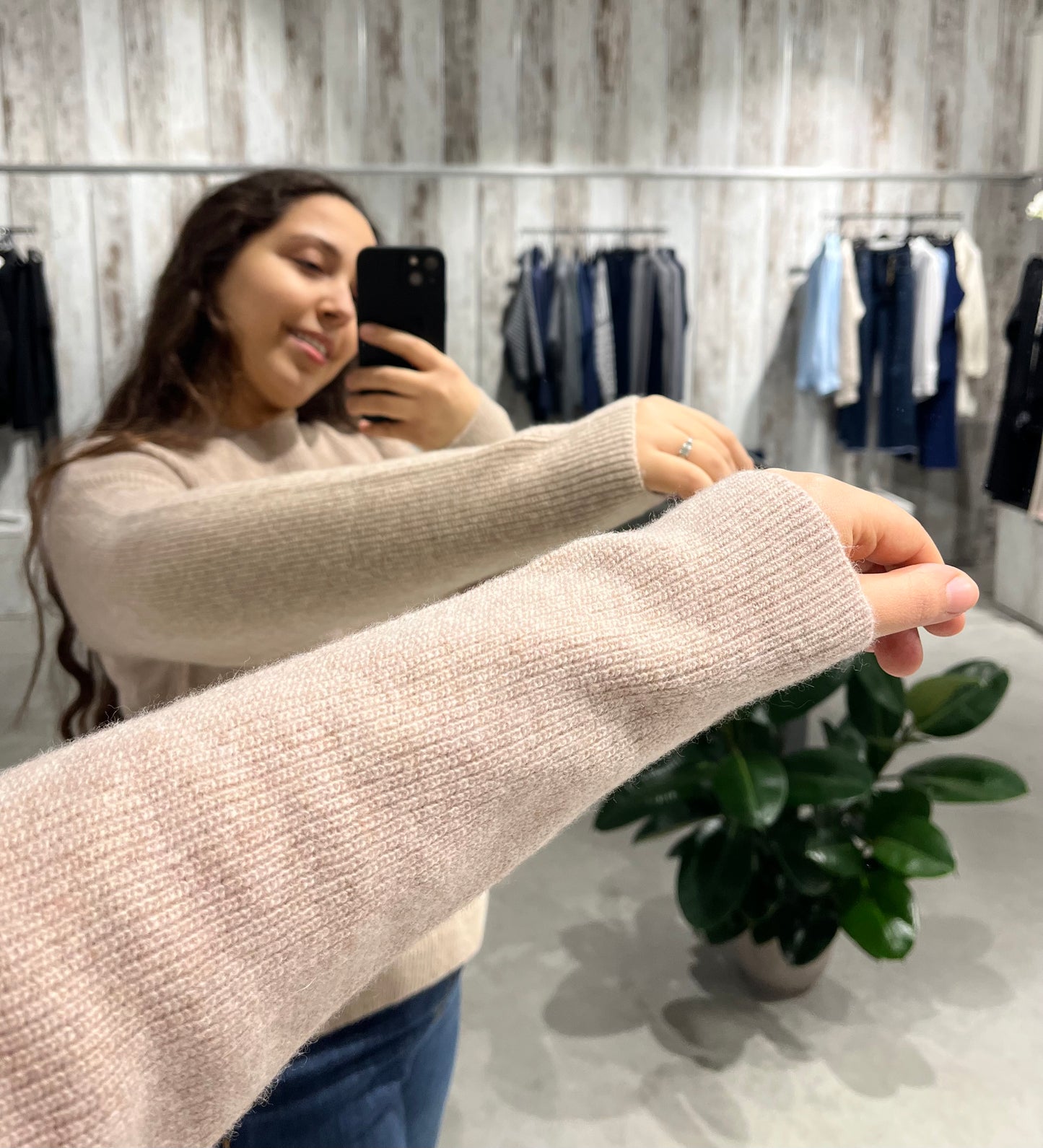 Maglione beige girocollo 100% lana merino extrafina - Altamira Milano