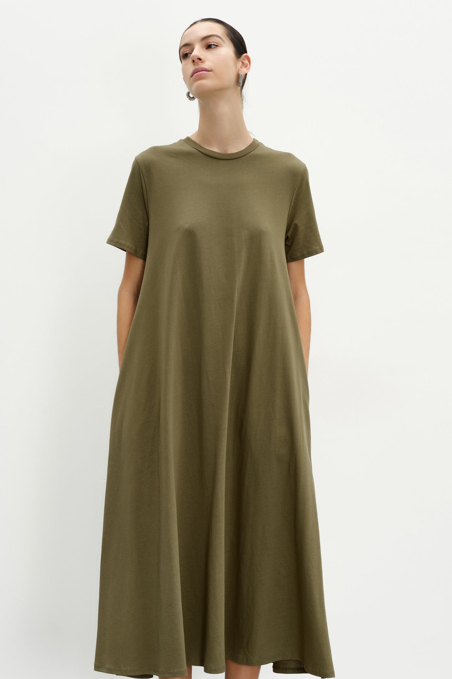 Abito verde lungo in cotone con tasche laterali - Lumina
